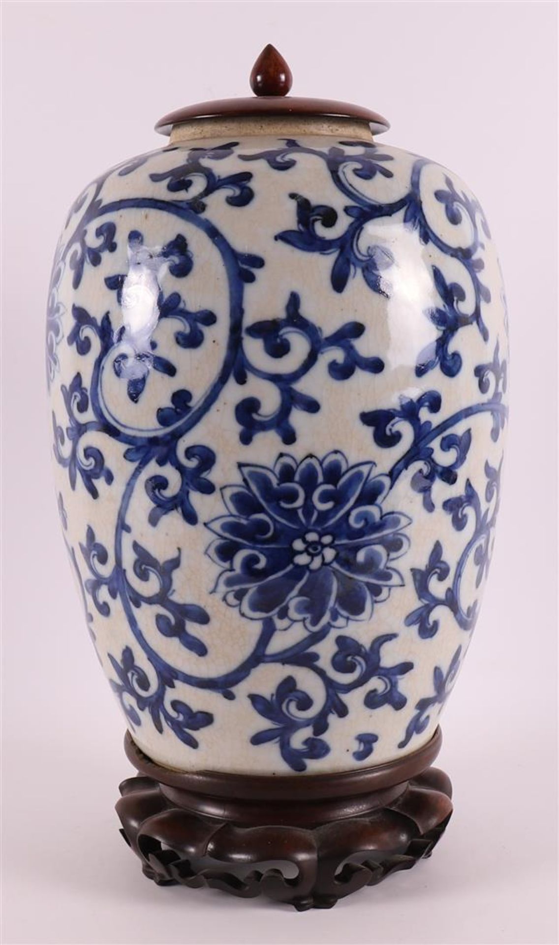 A blue/white soft paste/pâte tendre porcelain vase, China, 18th century. - Image 3 of 8