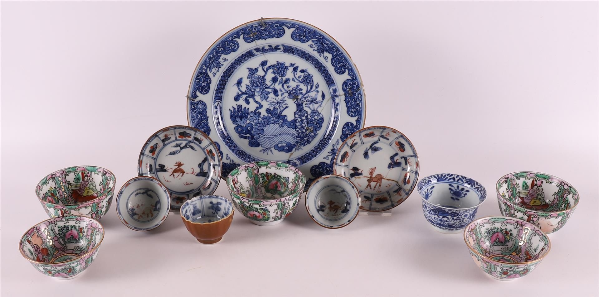 A lot of various Chinese porcelain, including Imari and Kangxi, China, 18th - 20