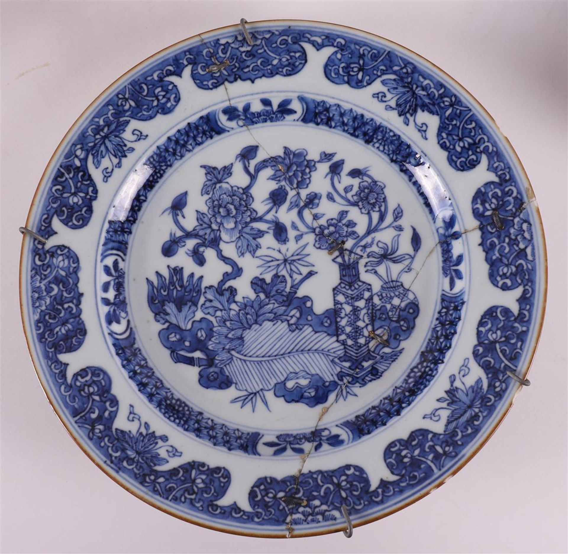 A lot of various Chinese porcelain, including Imari and Kangxi, China, 18th - 20 - Bild 2 aus 12
