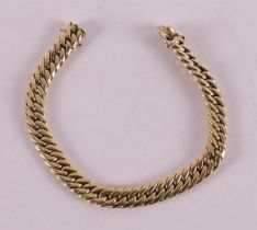 A 14 kt 585/1000 gold gourmet bracelet.