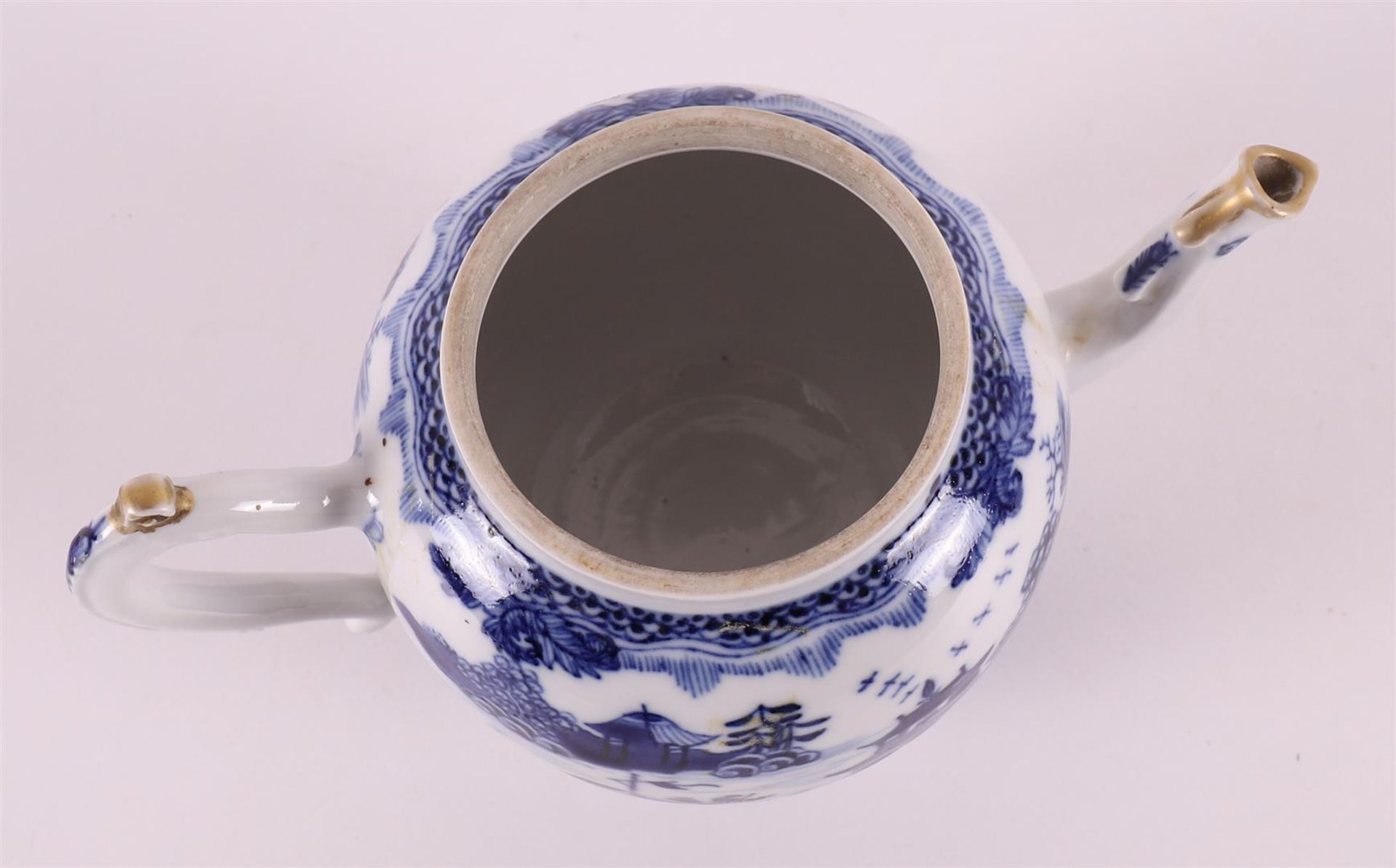 A blue/white porcelain Lowestoft teapot, England 18th century. - Image 5 of 8