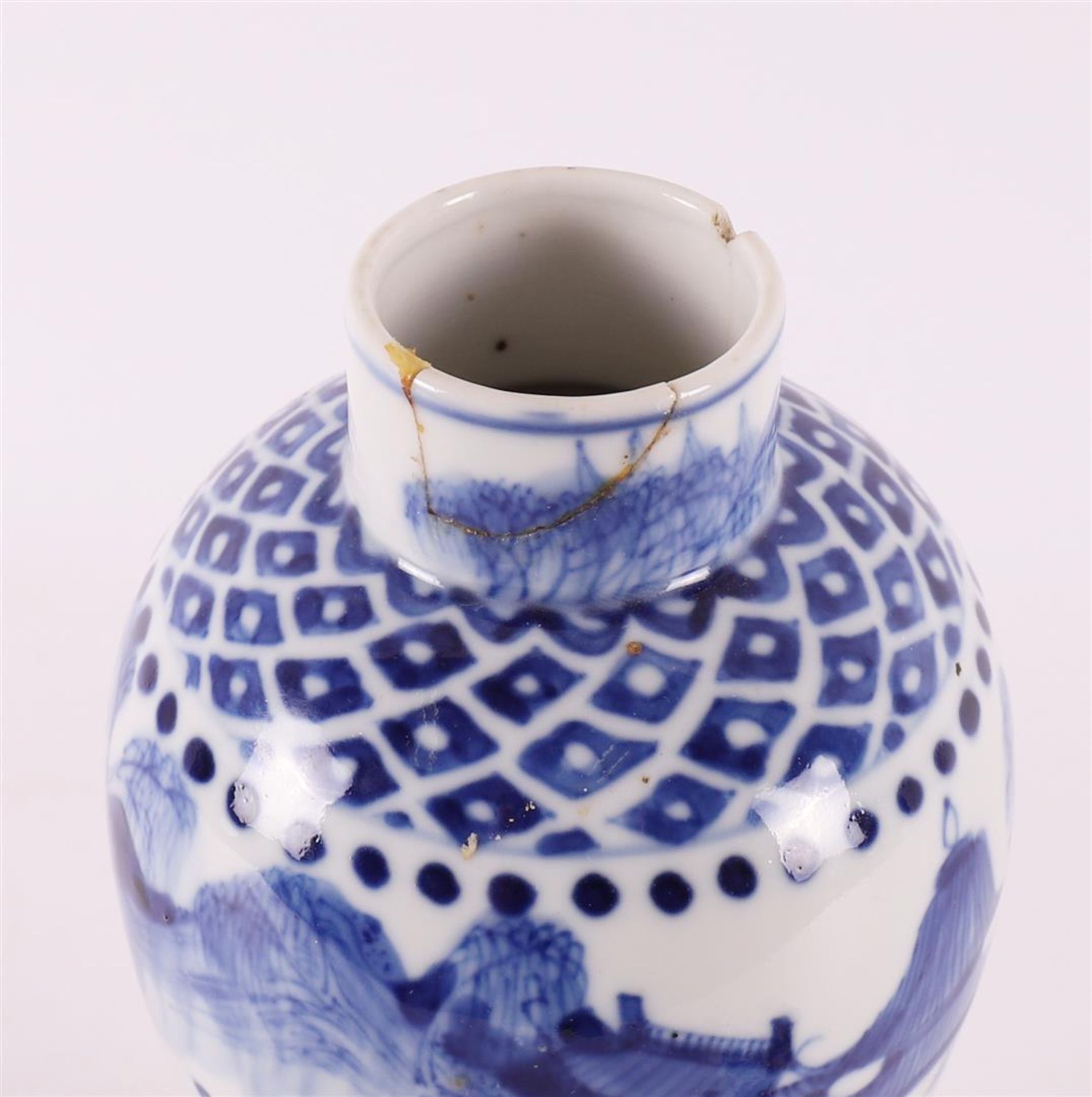 A blue and white porcelain baluster vase, China, 19th century. - Bild 13 aus 13