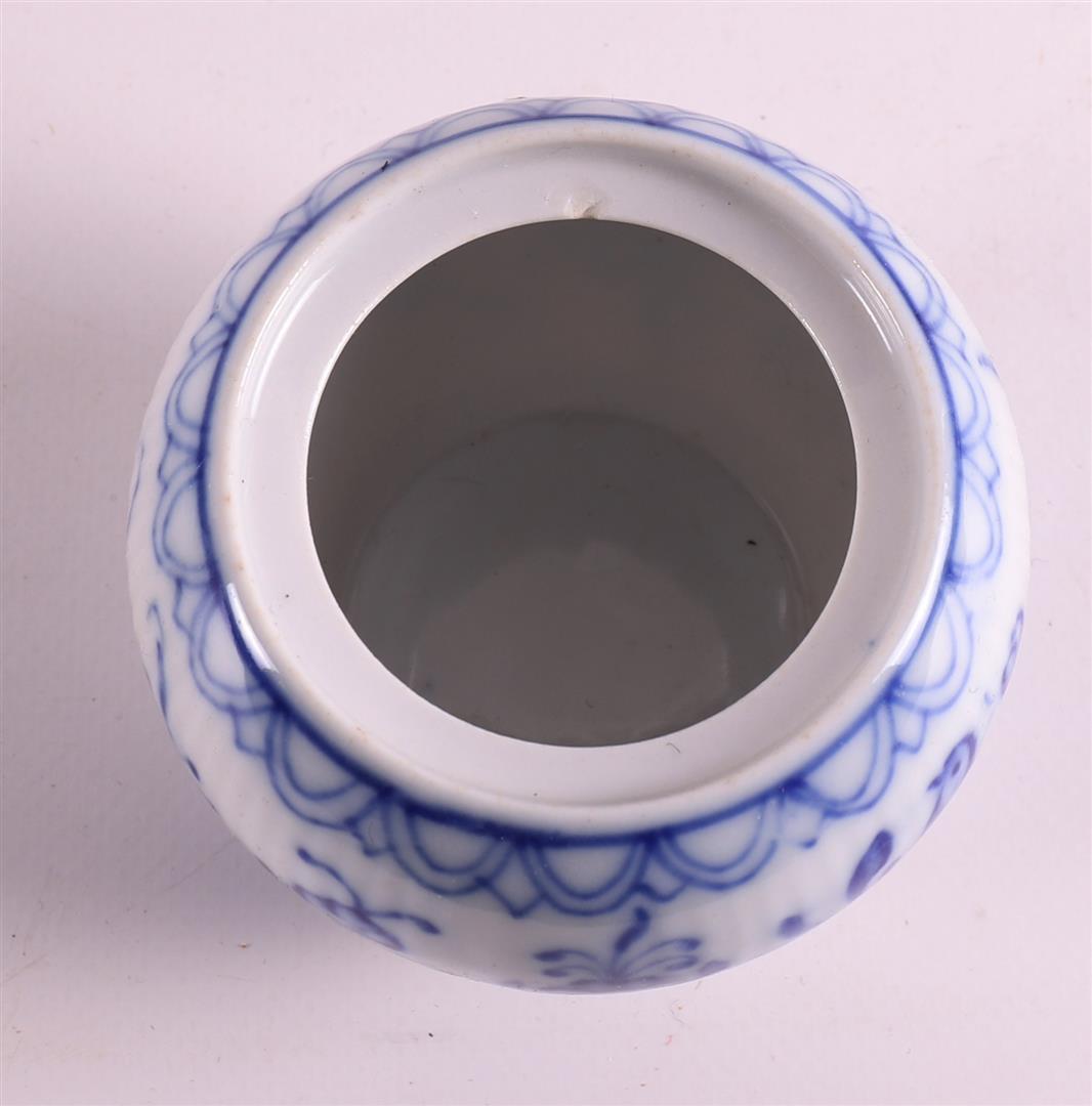 A white porcelain tea service fragment with blue Saxon decor, circa 1900 - Image 5 of 5