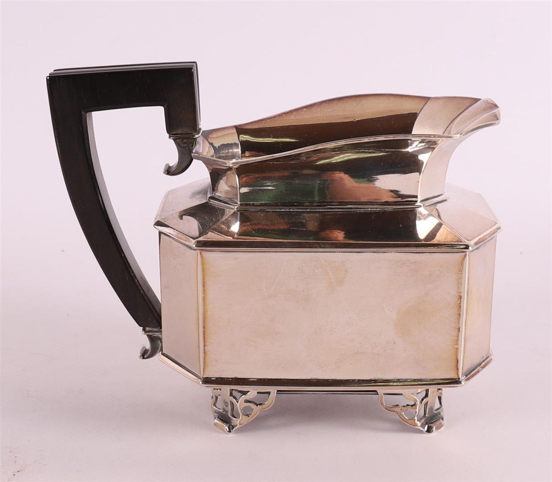 A silver teapot on matching chafing dish and milk jug, The Hague, 1849. - Bild 5 aus 9