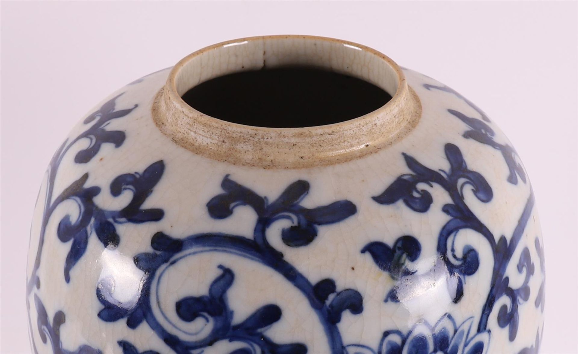 A blue/white soft paste/pâte tendre porcelain vase, China, 18th century. - Image 6 of 8