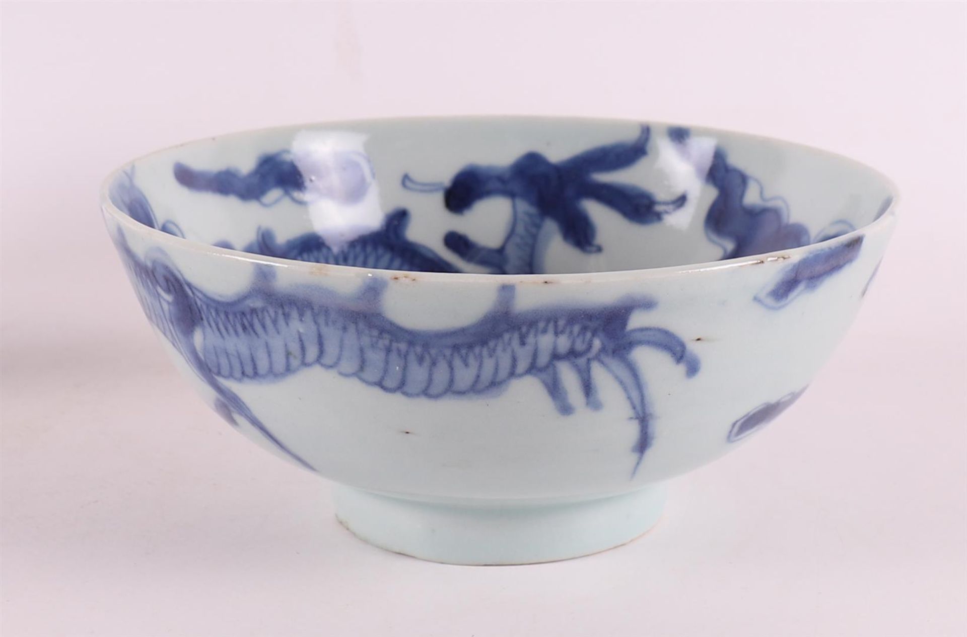 A blue and white porcelain bowl on a stand ring, China, Kangxi, around 1700. - Bild 6 aus 15