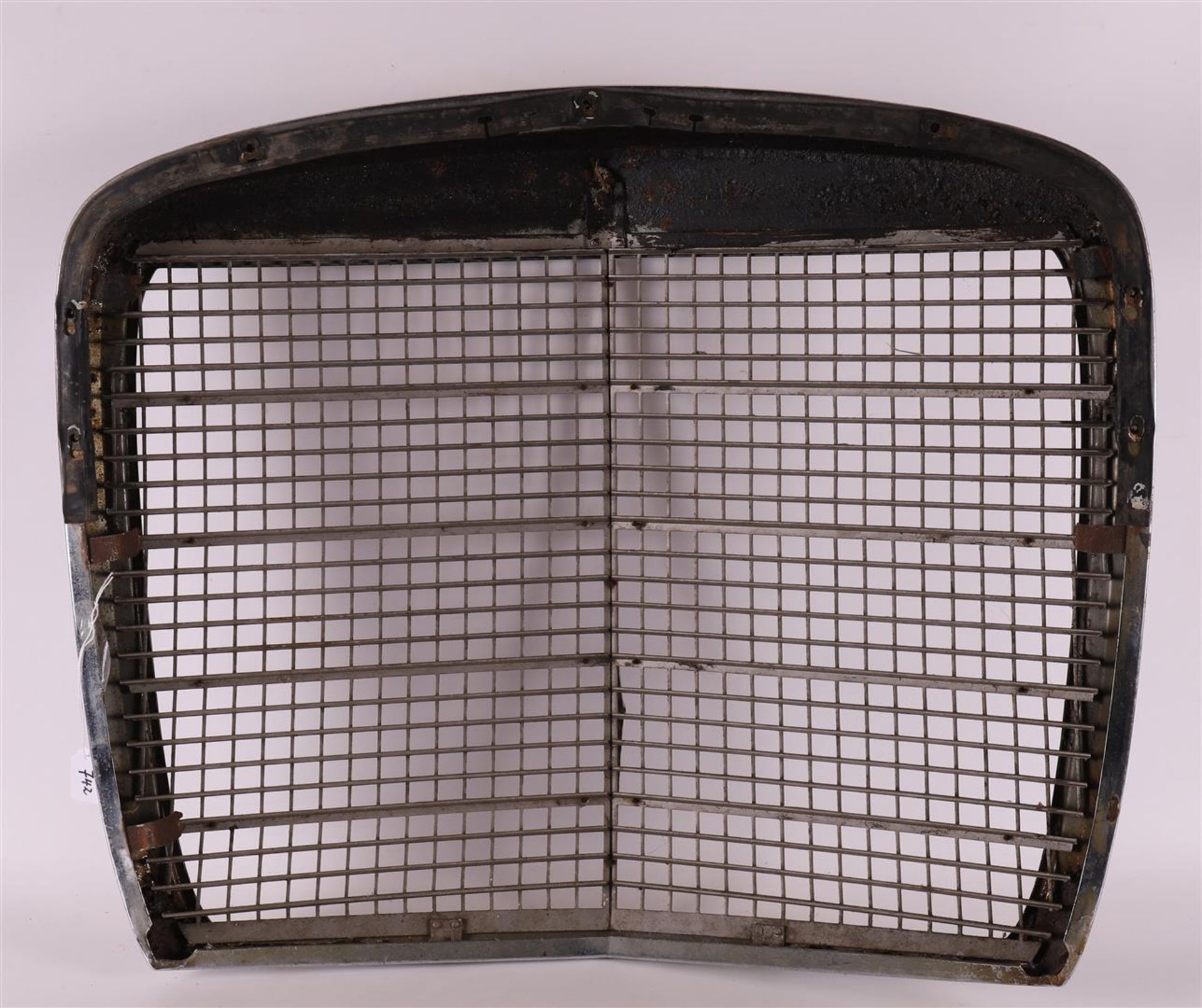 A chrome metal grille from a 1960s Mercedes. - Image 3 of 3