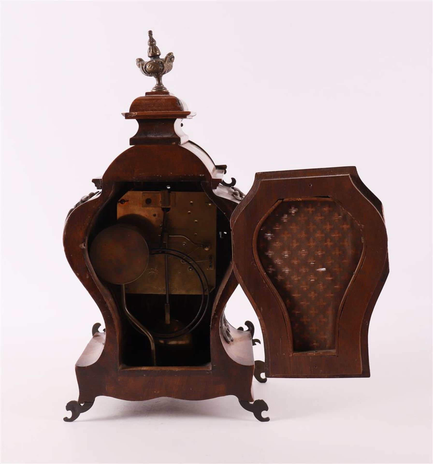 A mantel clock, Louis XV style, late 19th century. - Image 3 of 6