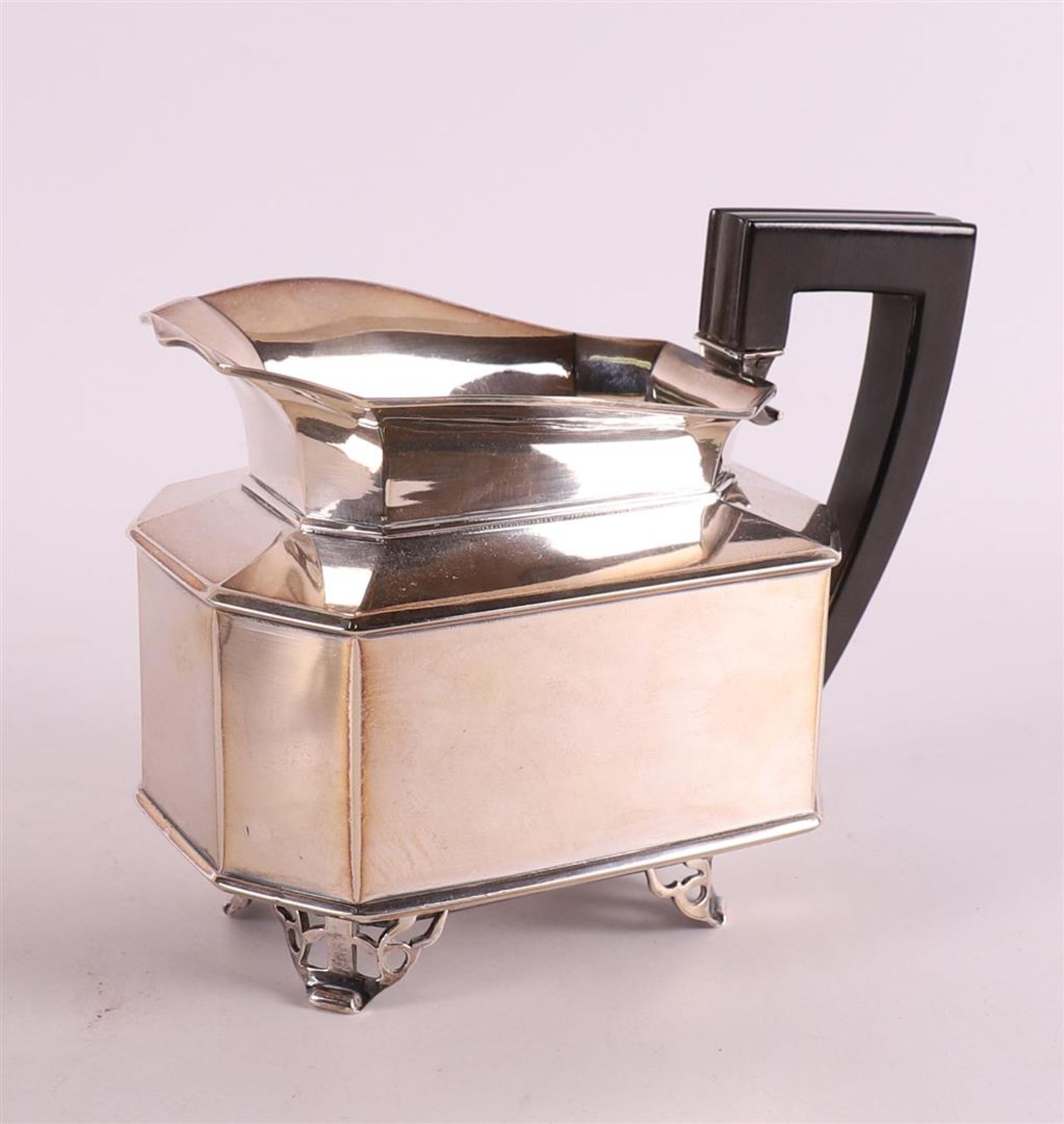 A silver teapot on matching chafing dish and milk jug, The Hague, 1849. - Bild 6 aus 9