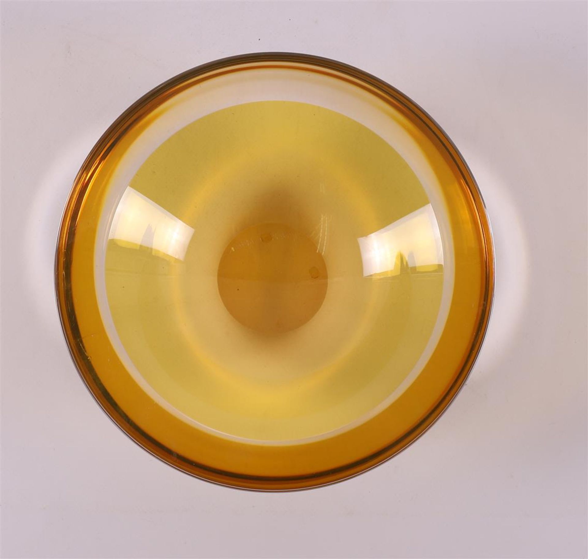 A thick-walled yellow and clear glass bowl, Olaf Stevens (Tilburg 1994-). - Bild 3 aus 4