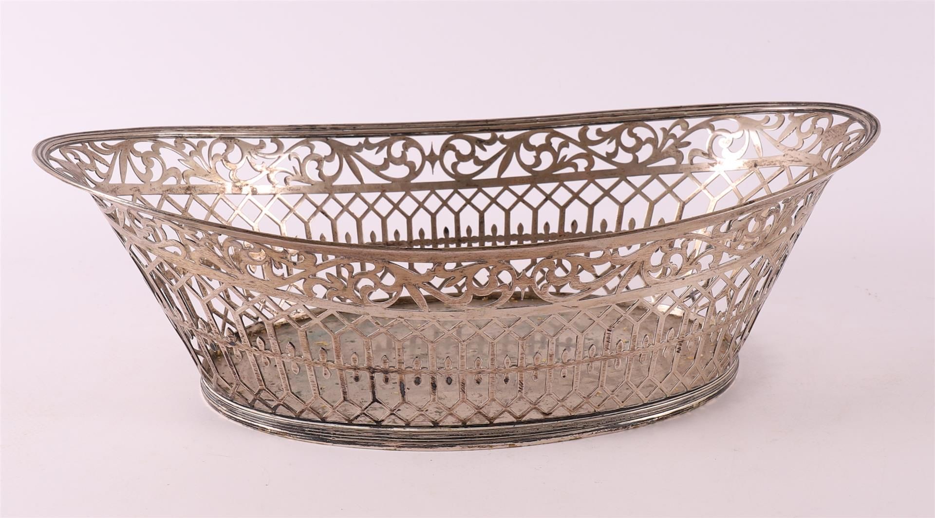 A pierced 2nd grade 835/1000 silver bread basket with fillet rim, 1924.