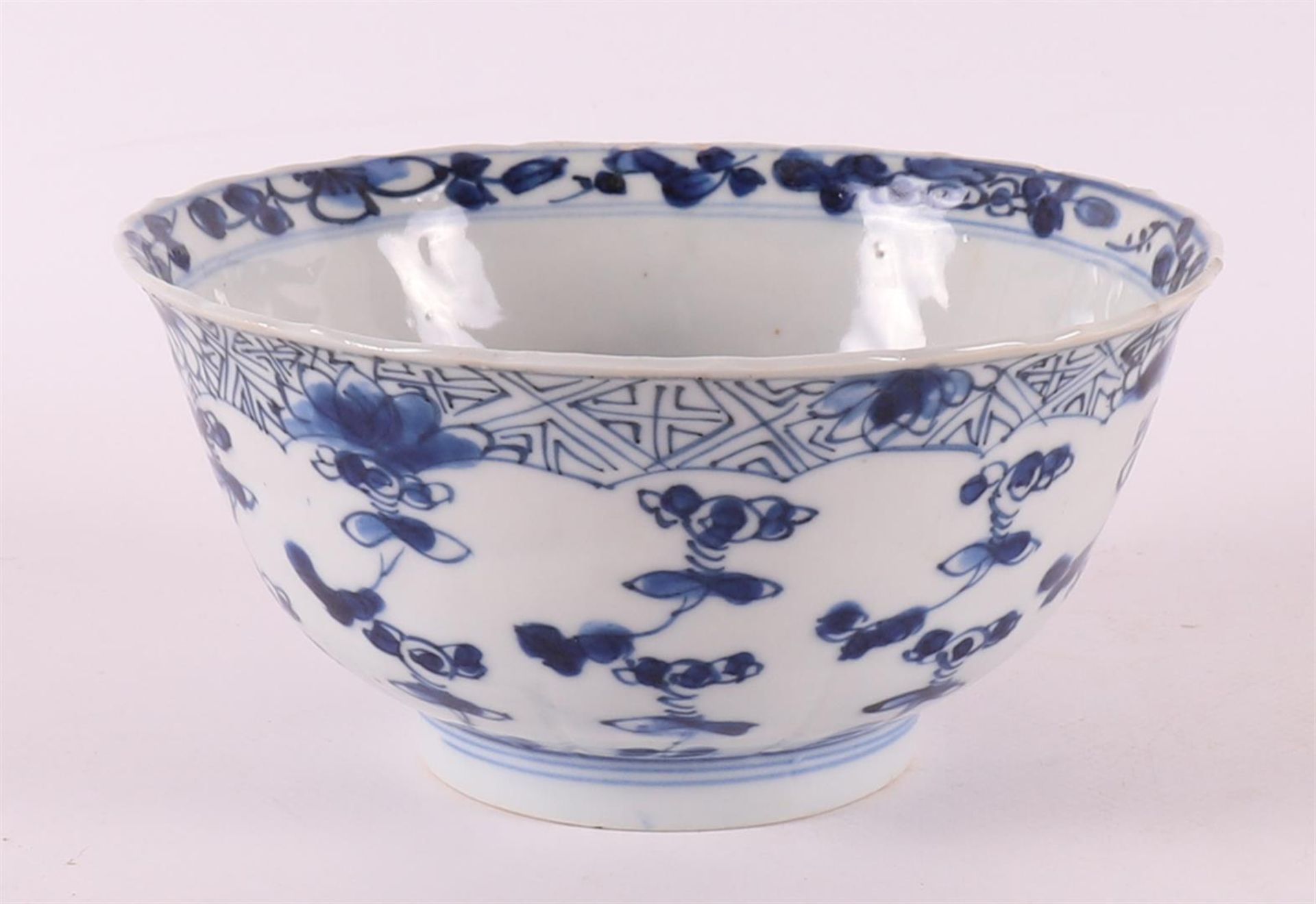 A blue and white porcelain bowl on a stand ring, China, Kangxi, around 1700. - Image 4 of 6