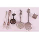 A lot of silver, including petit four scoops, cream spoon and pill box, 20th cen