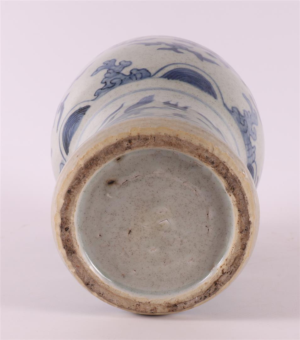 A blue/white porcelain Meiping vase, China, 2nd half 20th century. - Image 7 of 7