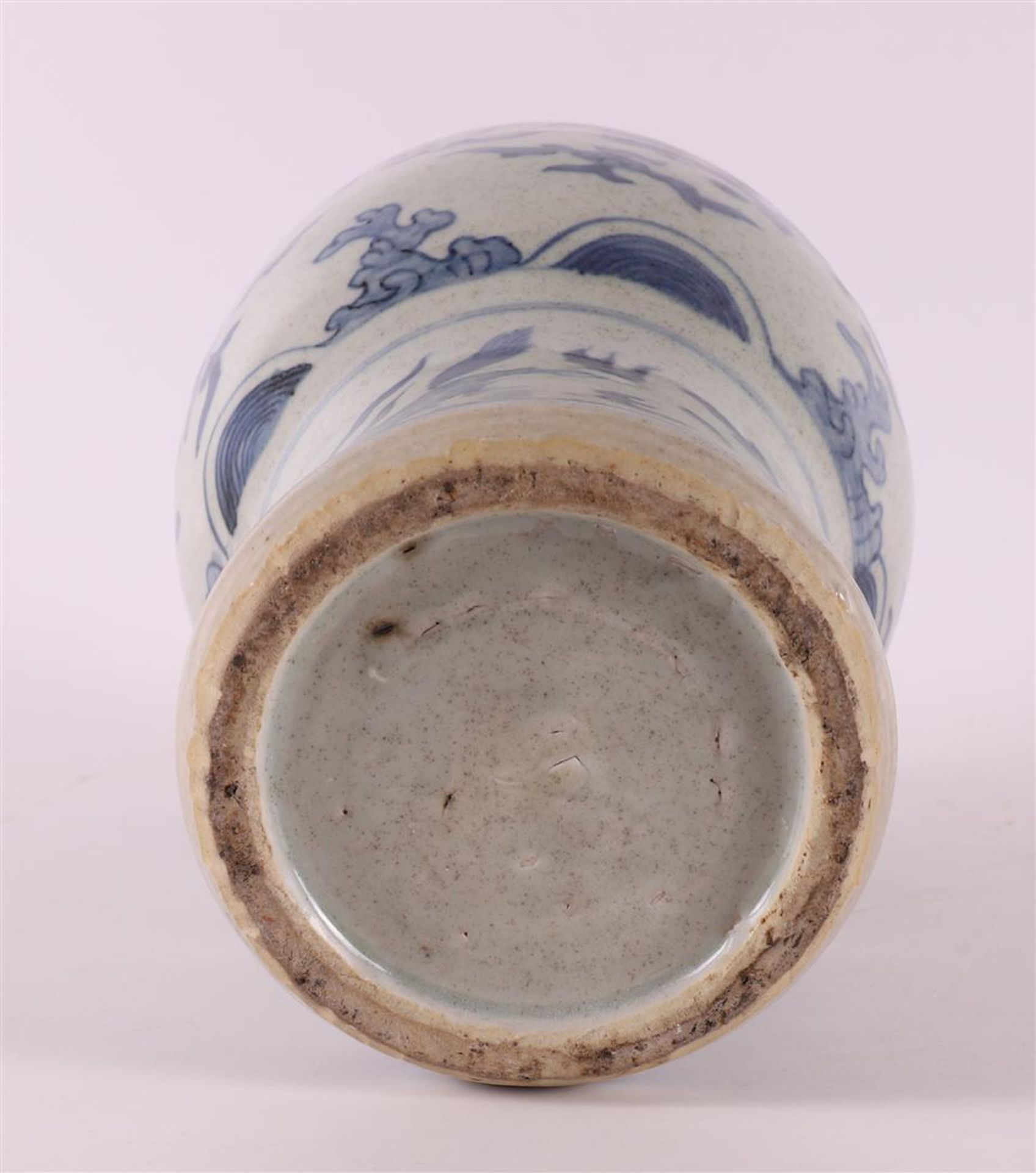 A blue/white porcelain Meiping vase, China, 2nd half 20th century. - Bild 7 aus 7