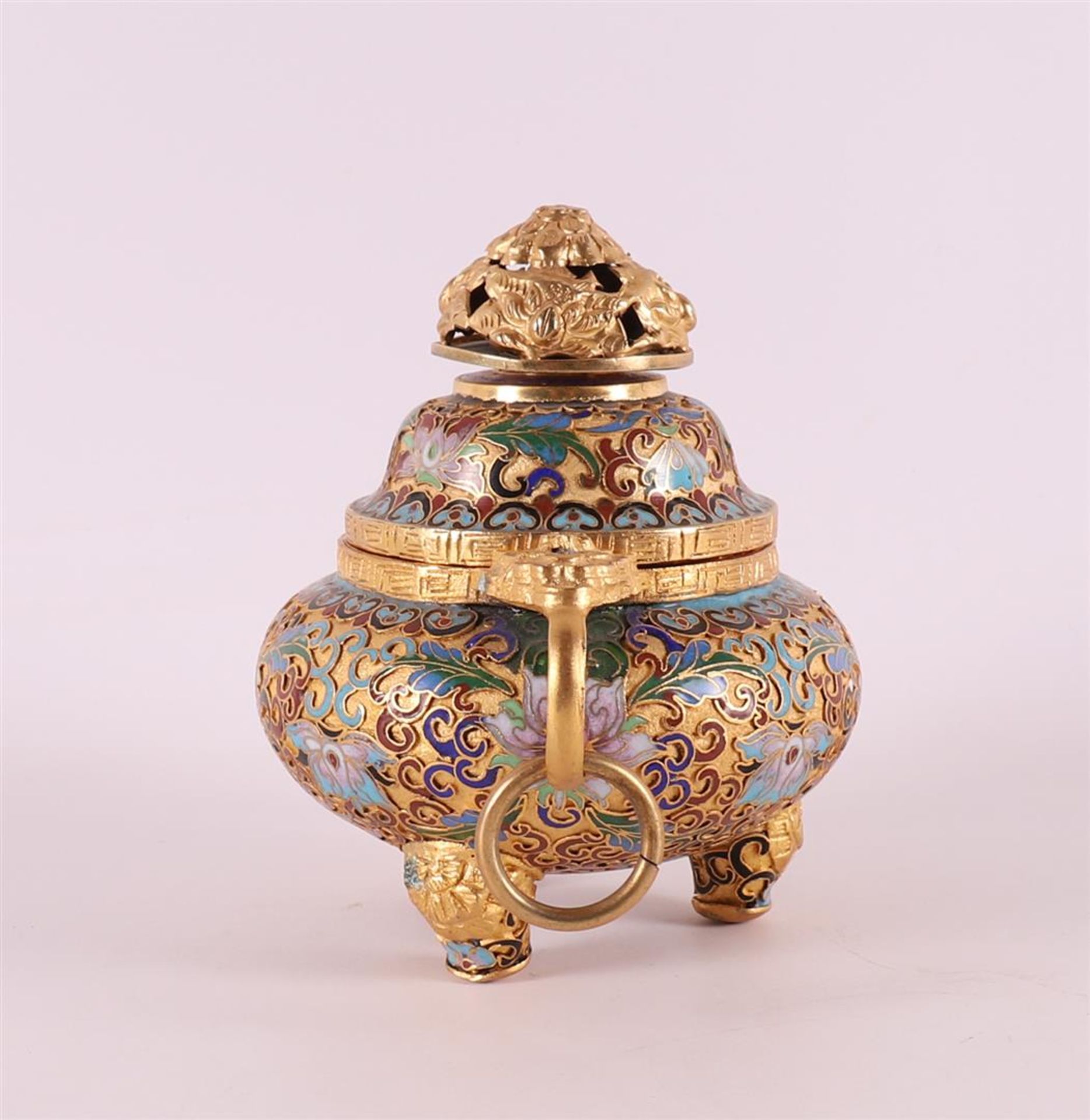 A partly pierced cloisonné koro with horizontal ringed ears, China - Image 3 of 6