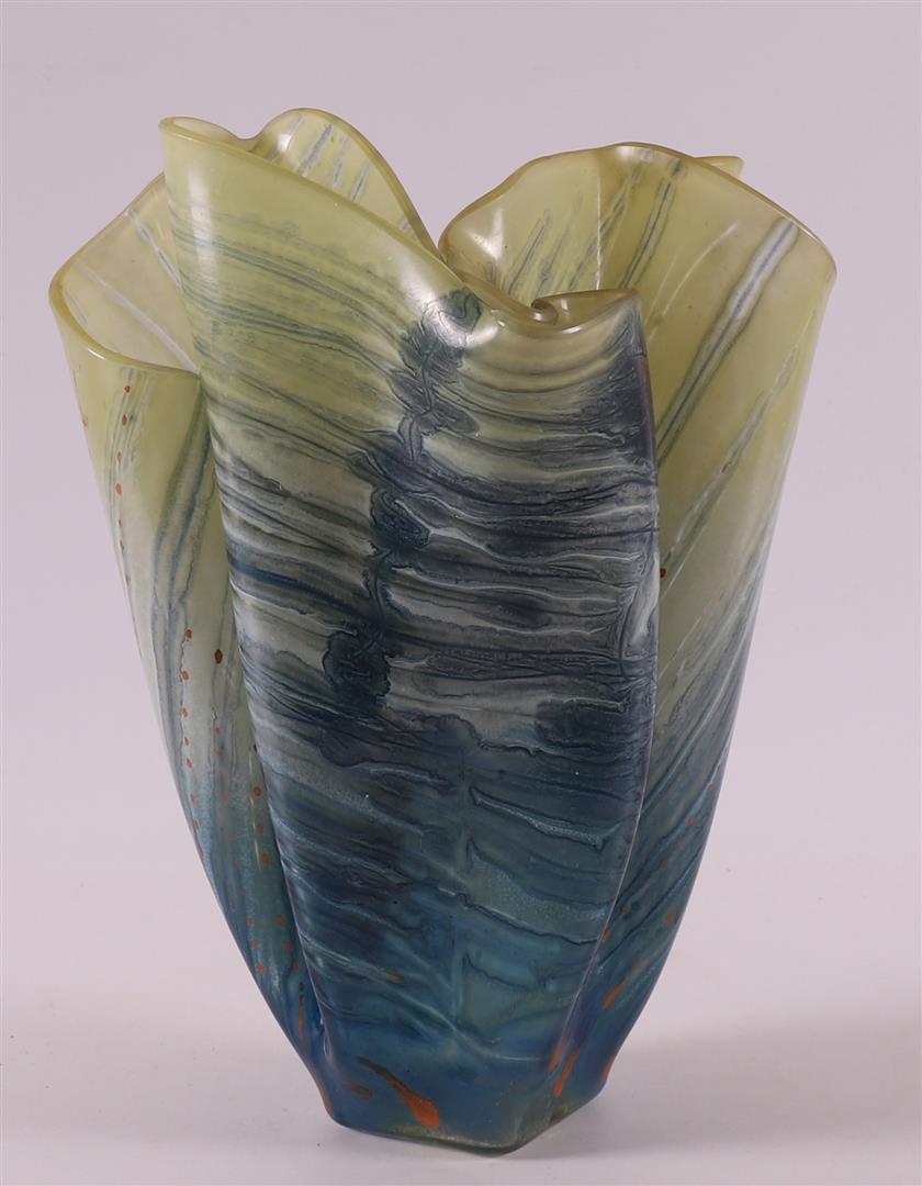 A blue/green glass pleated vase, design & execution: Edith Hagelstange (1934) - Image 5 of 14