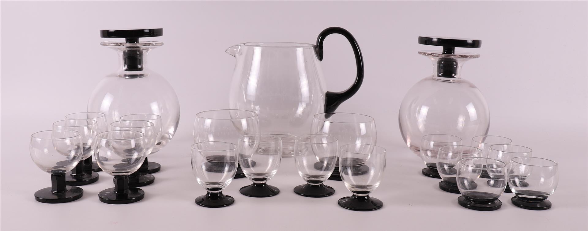  A clear glass water jug 'Renault', design: W.J.Roozendaal 1936.