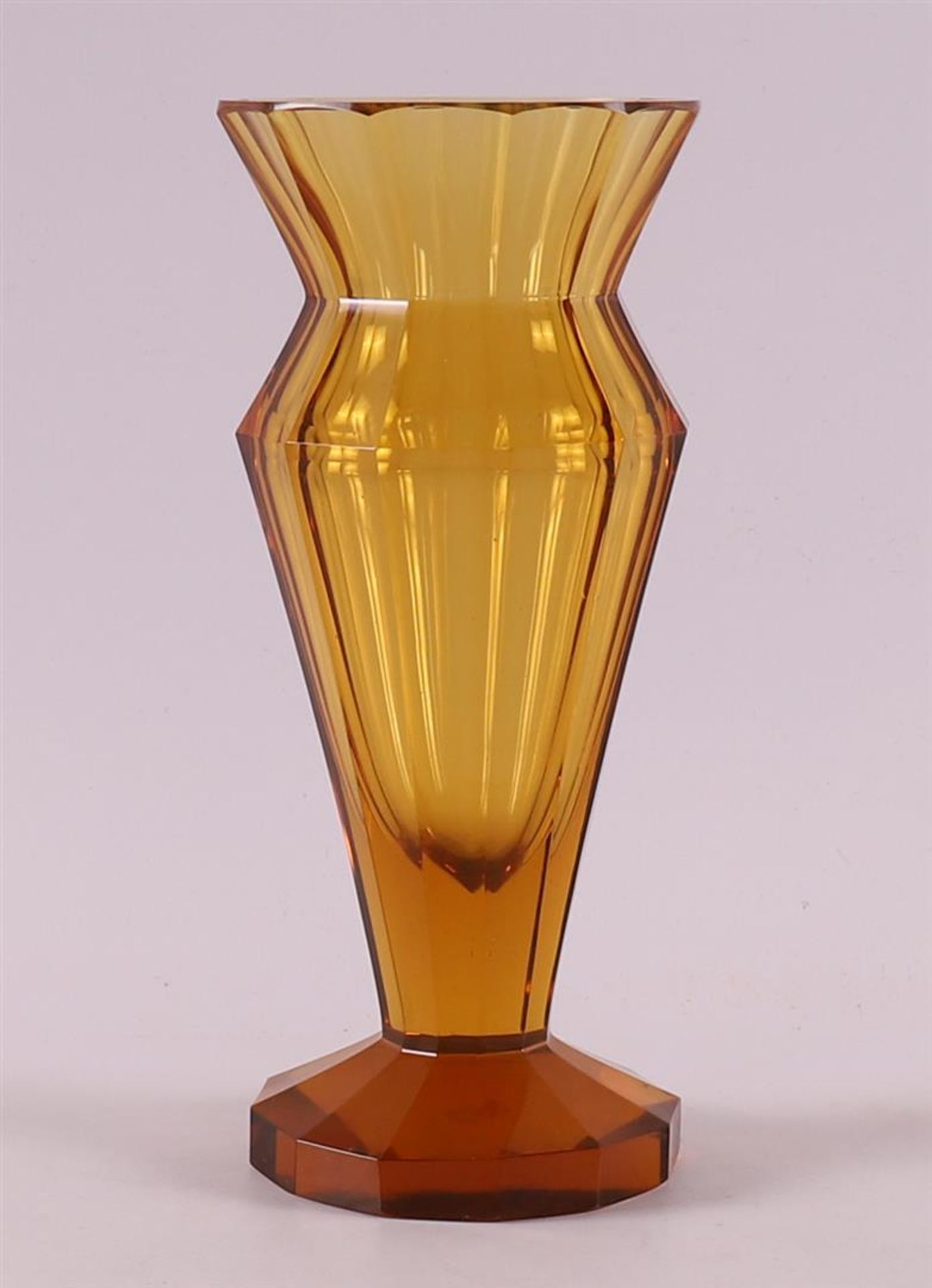 An amber clear glass faceted Art Deco vase, Austria, Moser, ca 1930 - Image 2 of 4