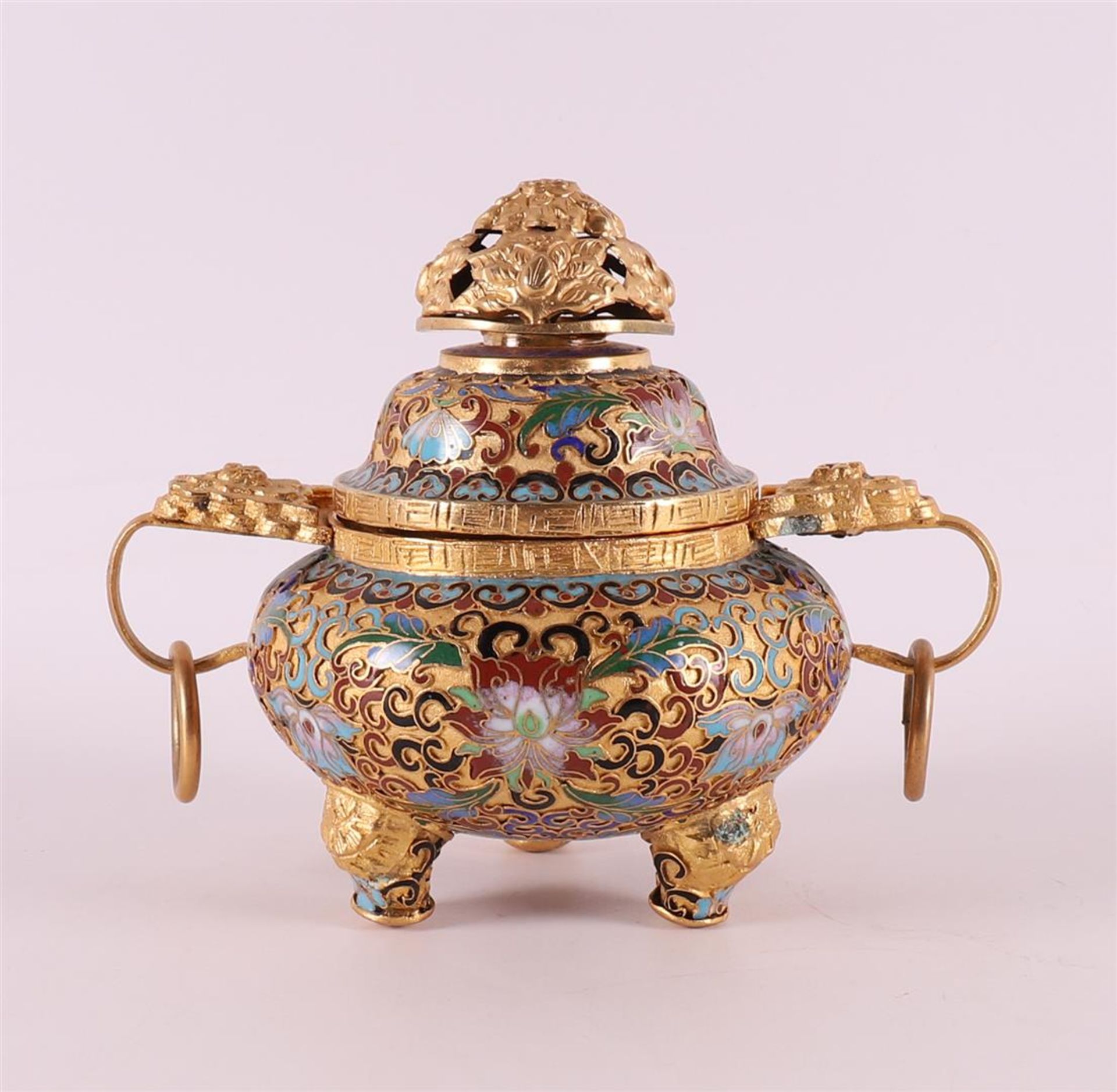 A partly pierced cloisonné koro with horizontal ringed ears, China - Image 2 of 6