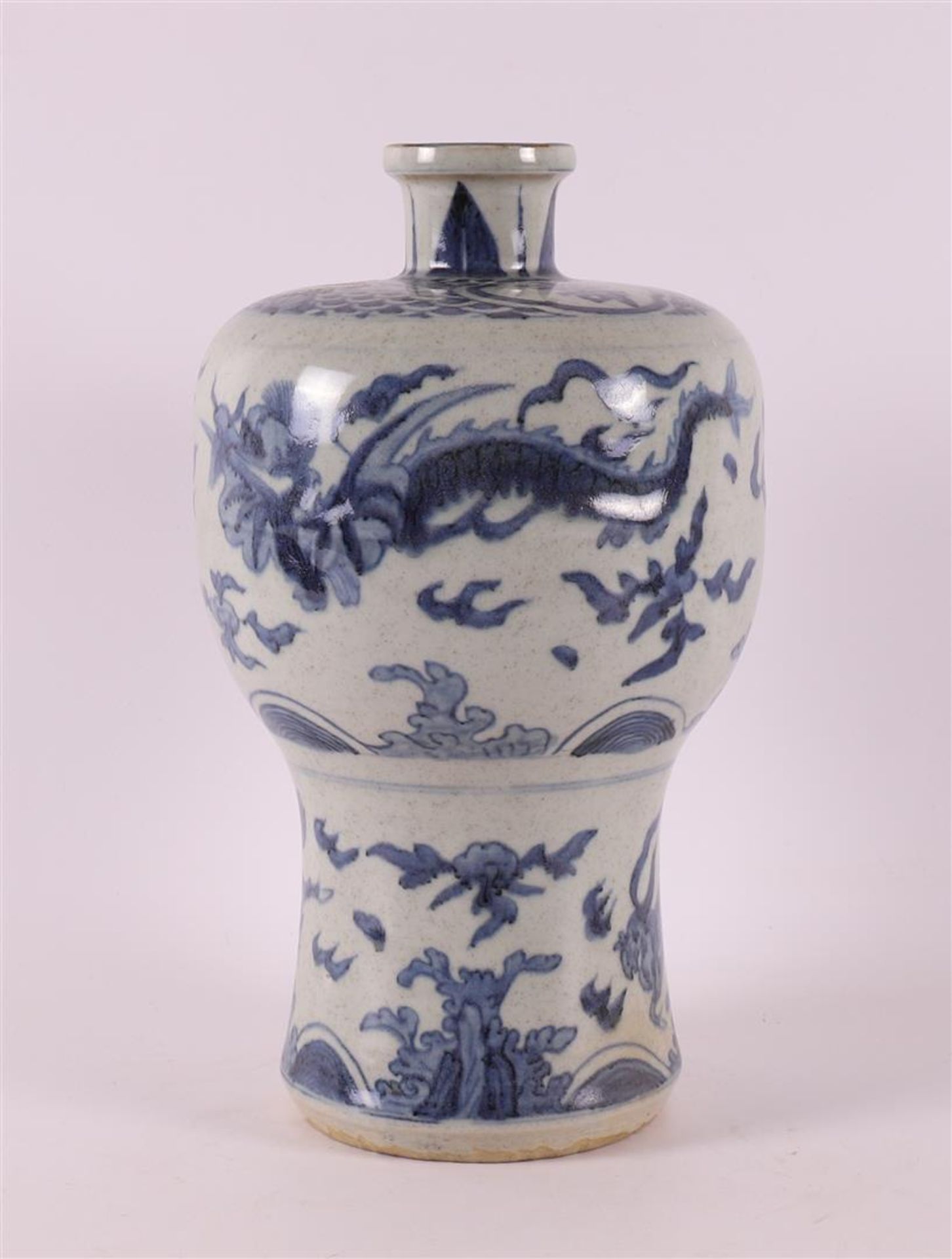 A blue/white porcelain Meiping vase, China, 2nd half 20th century. - Image 4 of 7