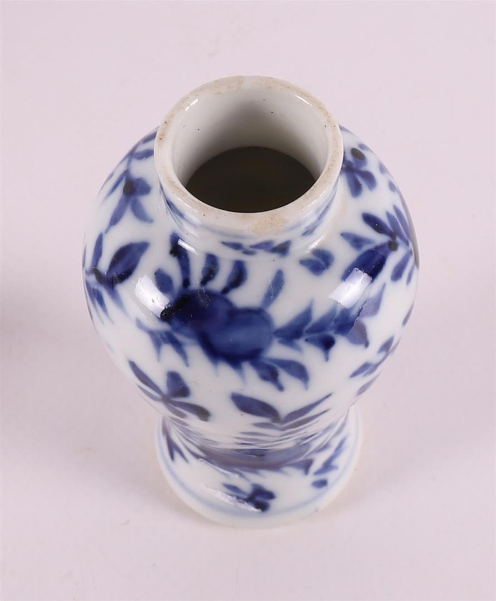 A blue and white porcelain baluster vase, China, 19th century. - Bild 9 aus 13