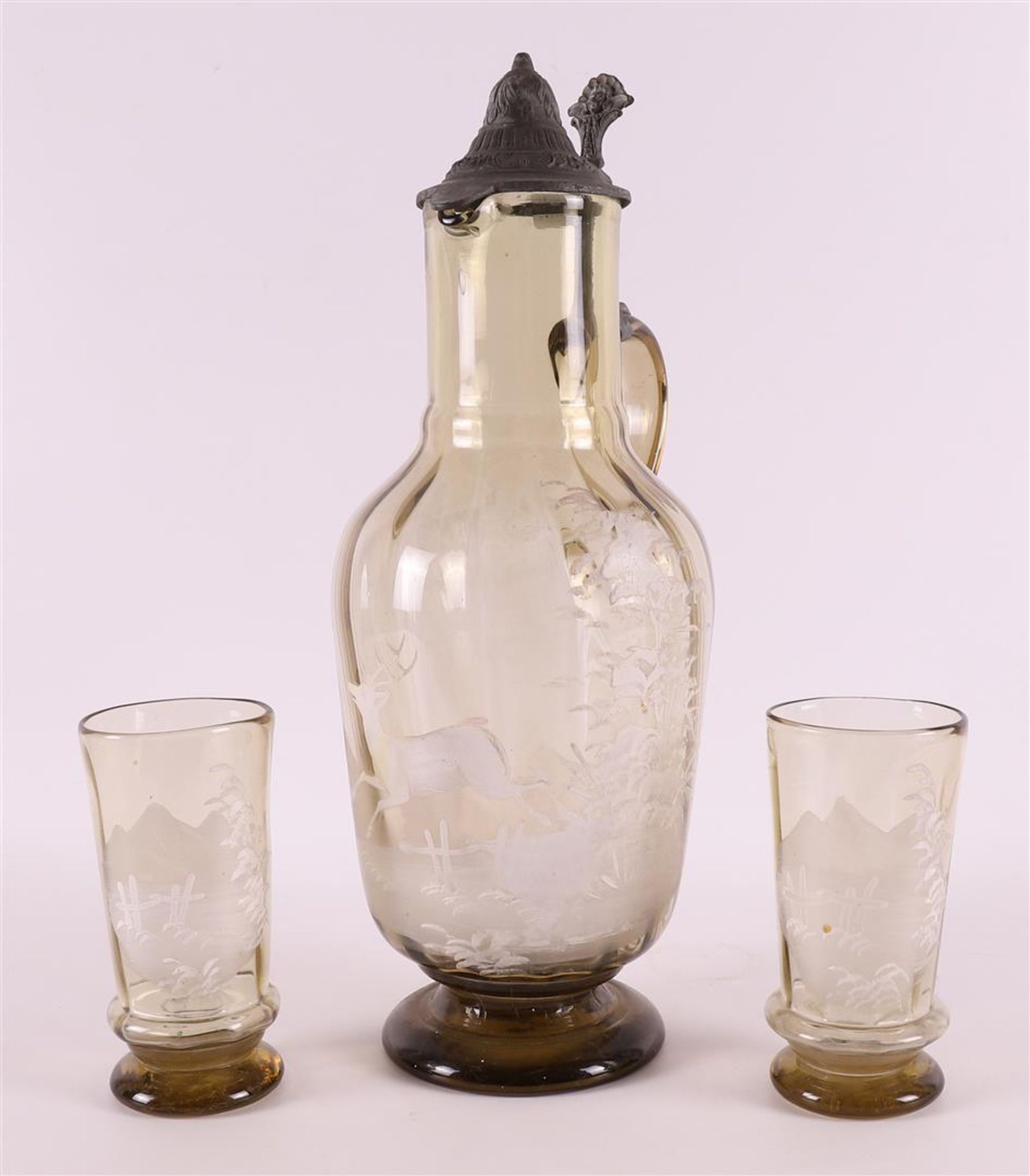 A glass water jug with lid and two matching glasses, Germany 19th century.