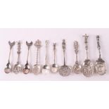 A lot of various 2nd grade 835/1000 silver spoons, approx. 170 grams in total.