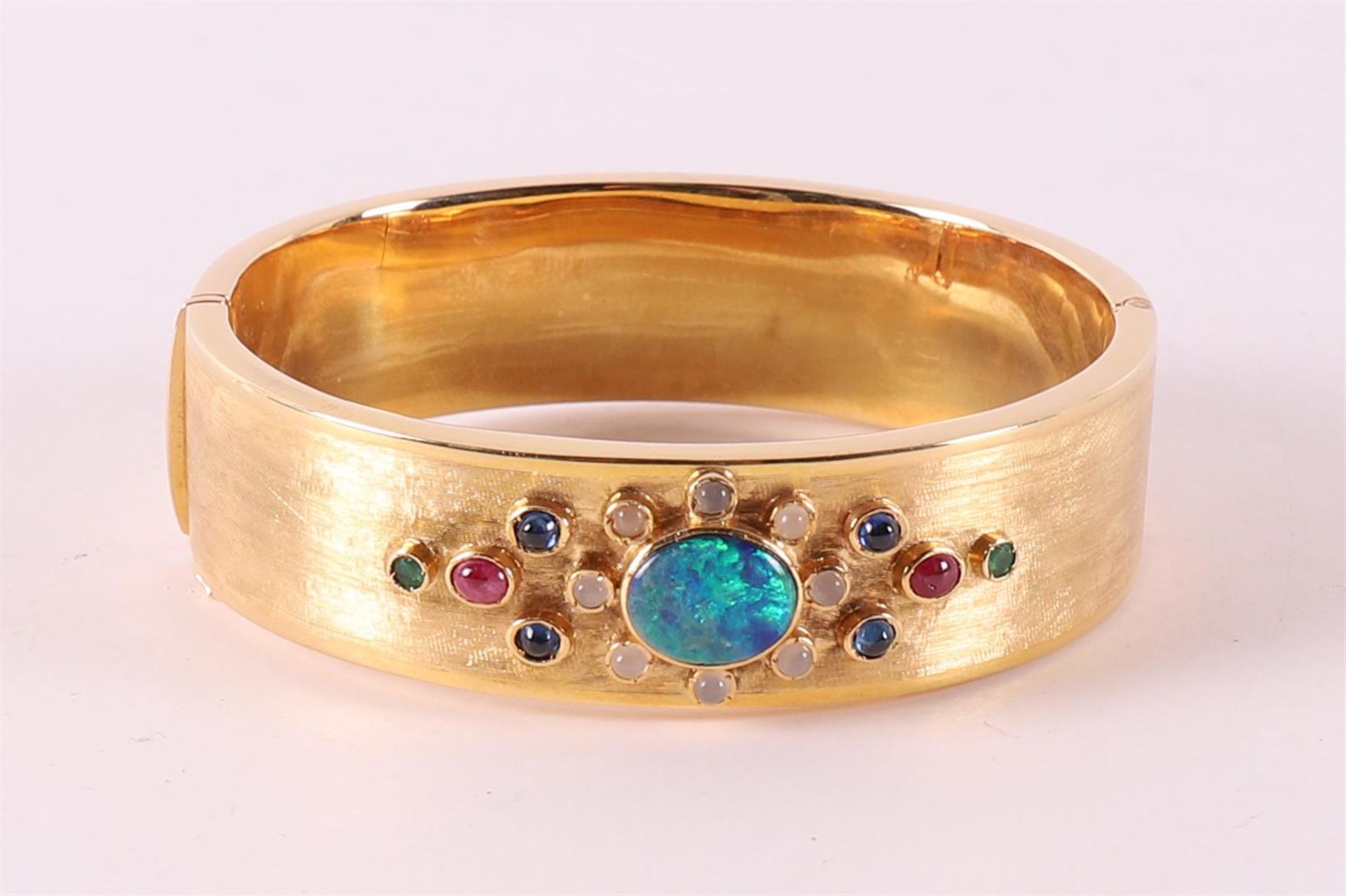 A 14 kt 585/1000 yellow gold rigid bracelet, set with various colored stones. - Image 2 of 3