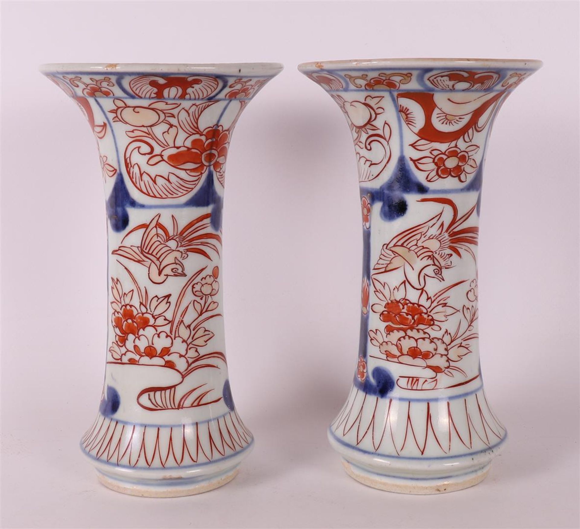 A five piece porcelain Imari garniture, Japan, circa 1700. - Image 14 of 20