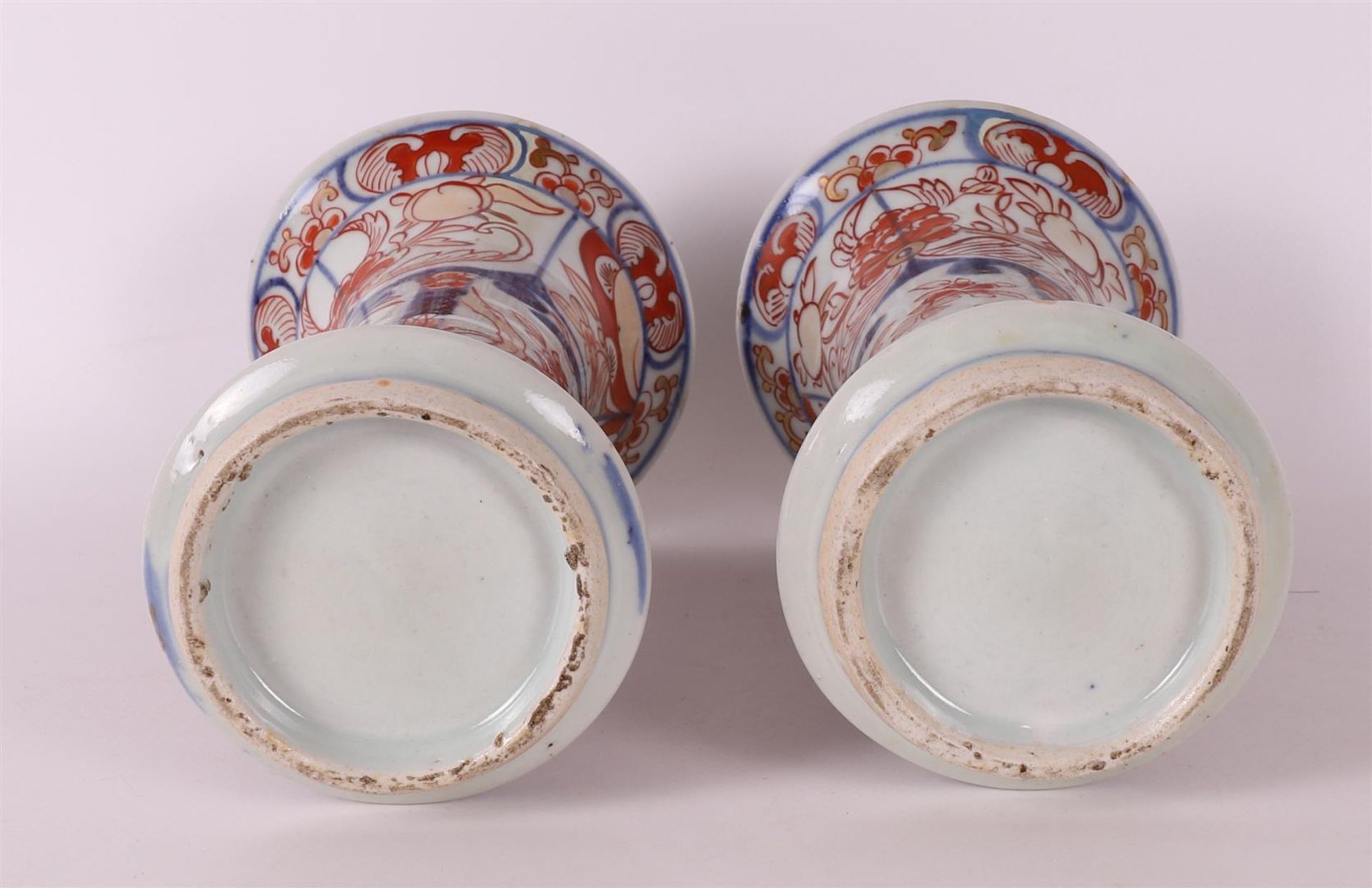 A five piece porcelain Imari garniture, Japan, circa 1700. - Image 20 of 20