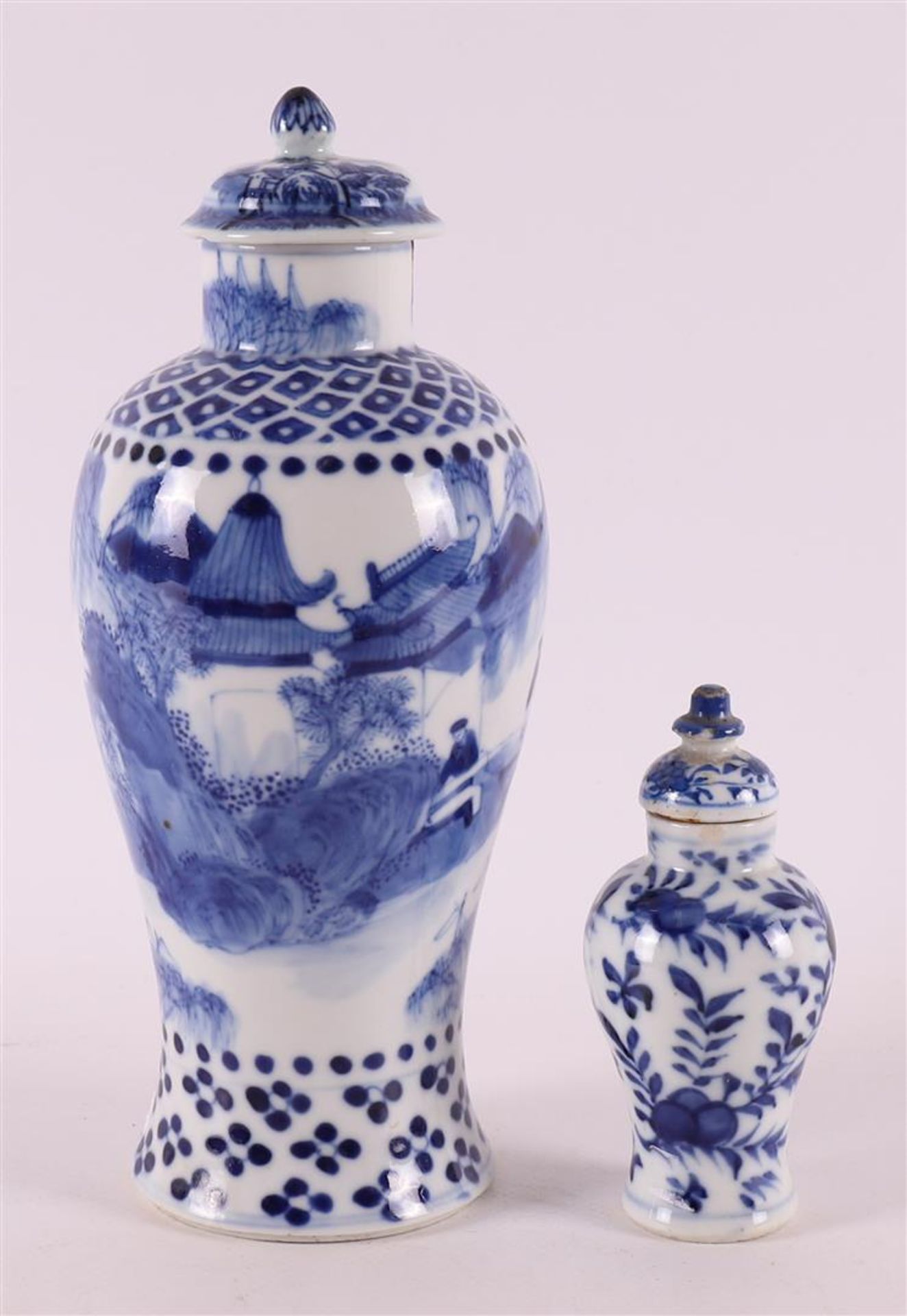 A blue and white porcelain baluster vase, China, 19th century. - Bild 4 aus 13