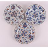 A series of three Chinese Imari plates, China, Qianlong, 18th century.