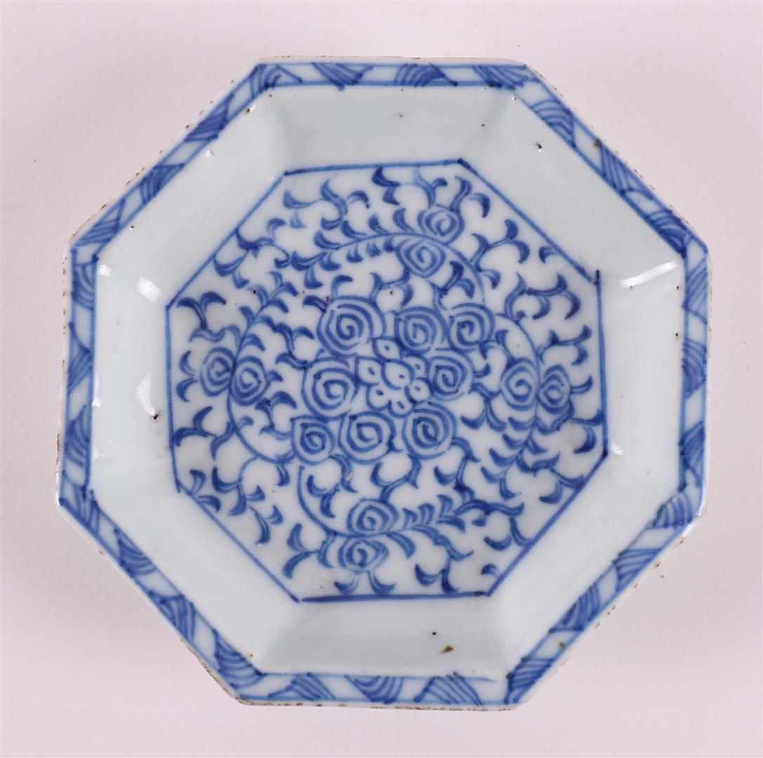 A blue and white porcelain hors d'oevre set, China, Kangxi, around 1700. - Image 11 of 12