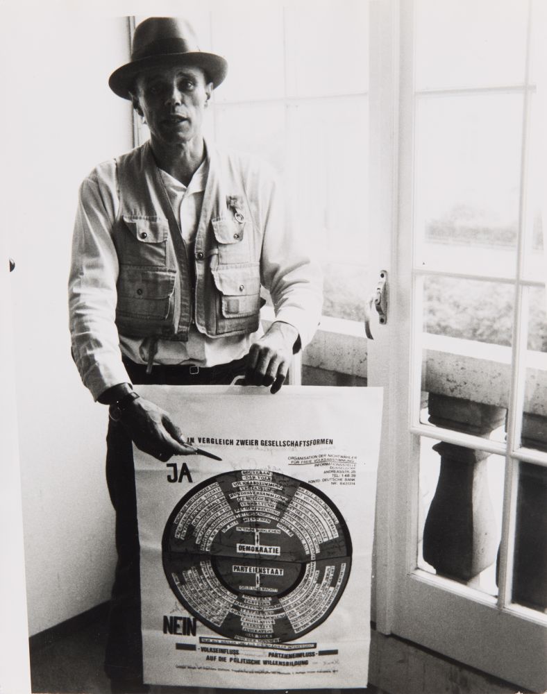 Klaus Behr. Joseph Beuys - Parteiendiktatur. S/W-Fotografie. Signiert.