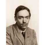 August Sander. Franz Wilhelm Seiwert. Silbergelatineabzug 1928 (1974). Aus: Künstlerportraits. Verso