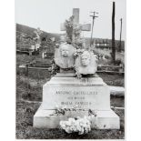 Walker Evans. Funerary Monument with Portrait Relief Carvings, Bethlehem, Pennsylvania. (1935). Silb