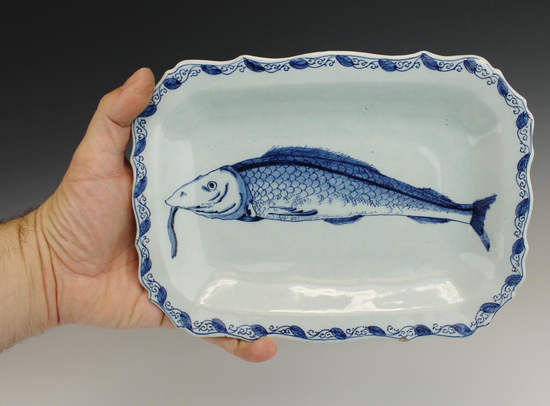 A Delft blue and white pottery herring dish - Image 4 of 4