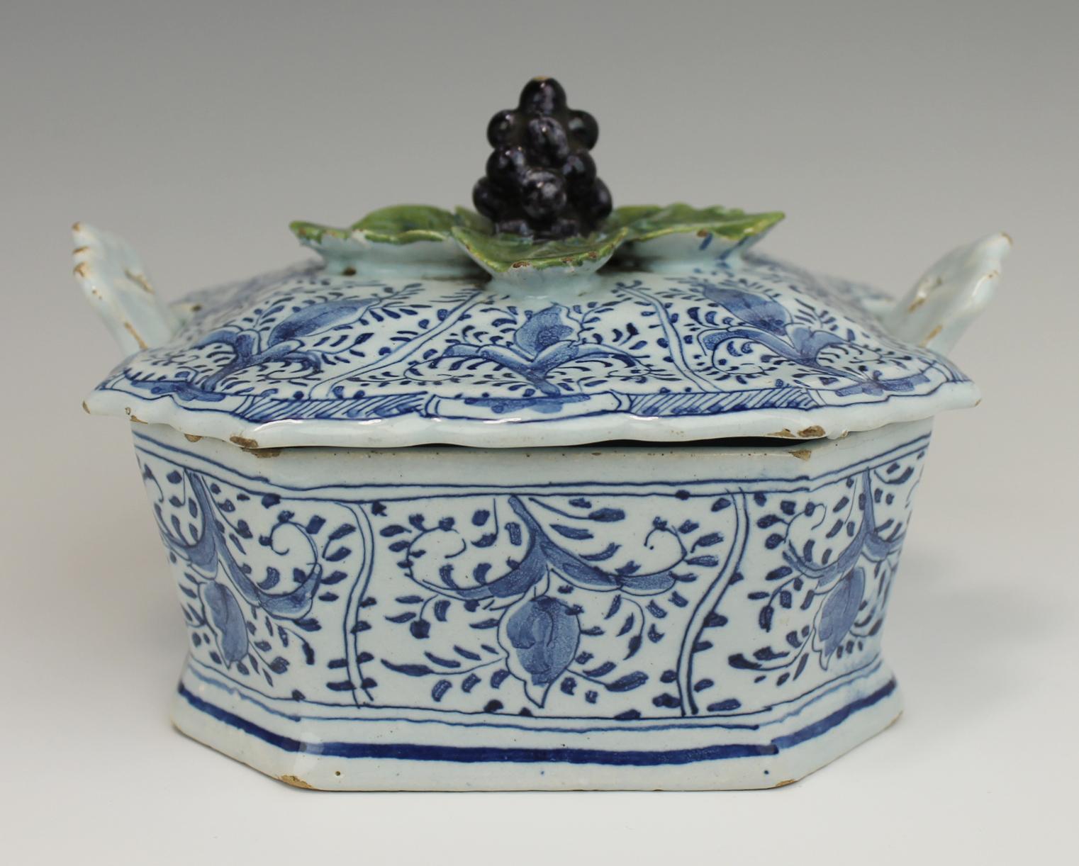 A Delft pottery butter dish - Image 3 of 7