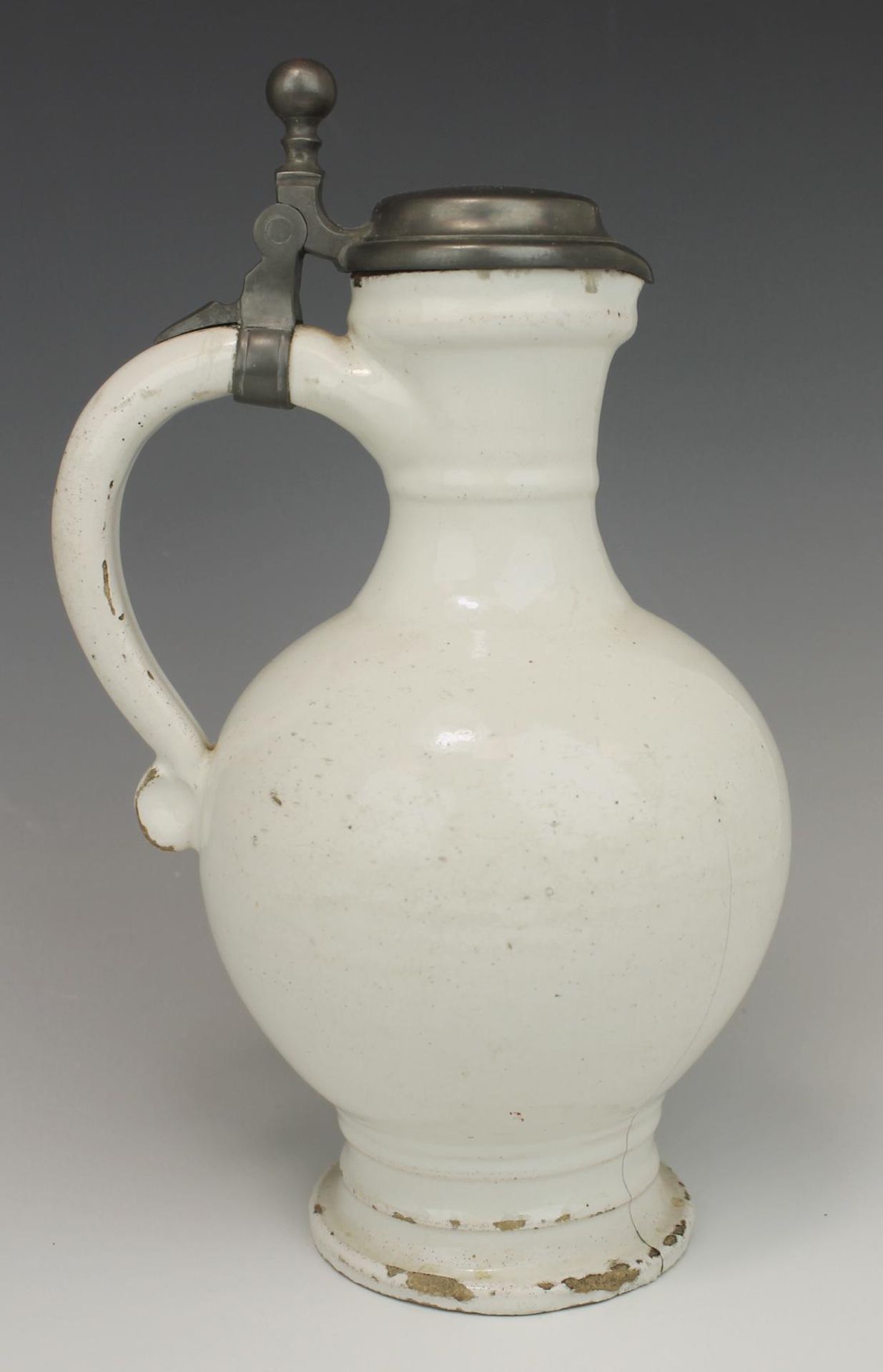 A Delft white pottery pitcher with pewter lid - Image 7 of 10