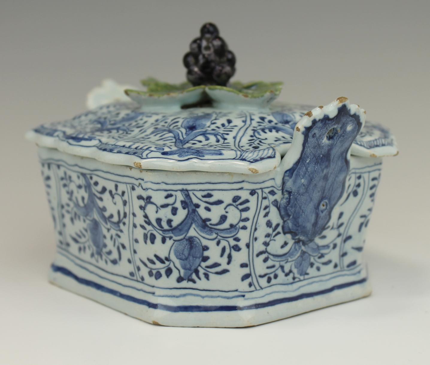 A Delft pottery butter dish - Image 5 of 7