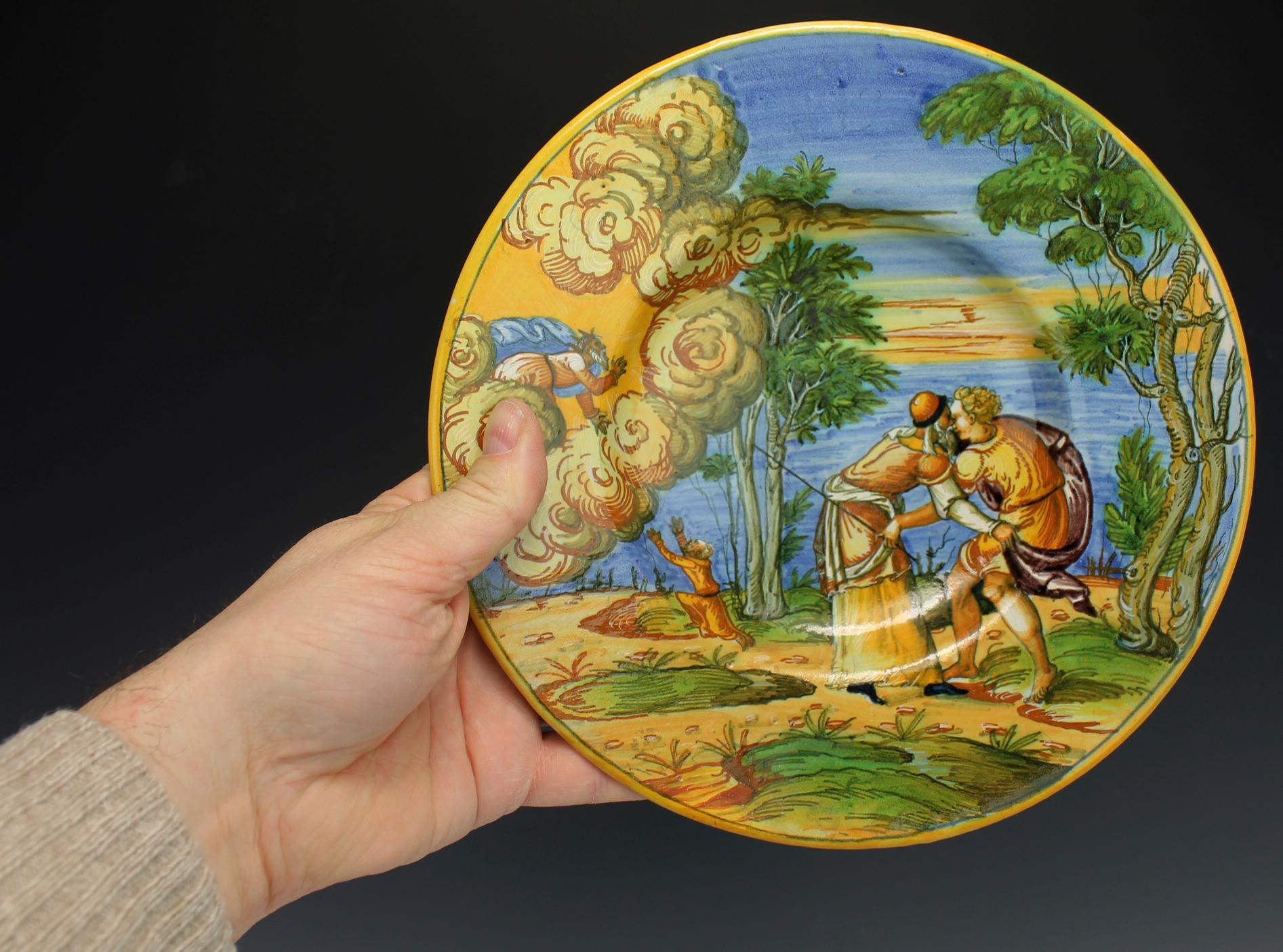 An Italian Istoriato maiolica tondino - Image 4 of 10