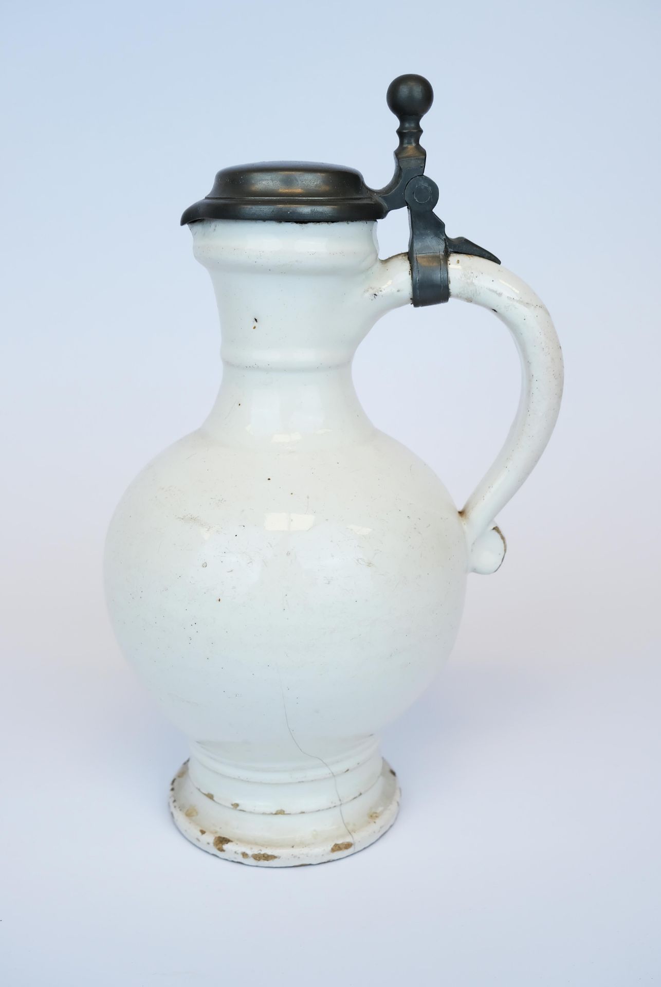 A Delft white pottery pitcher with pewter lid - Image 8 of 10