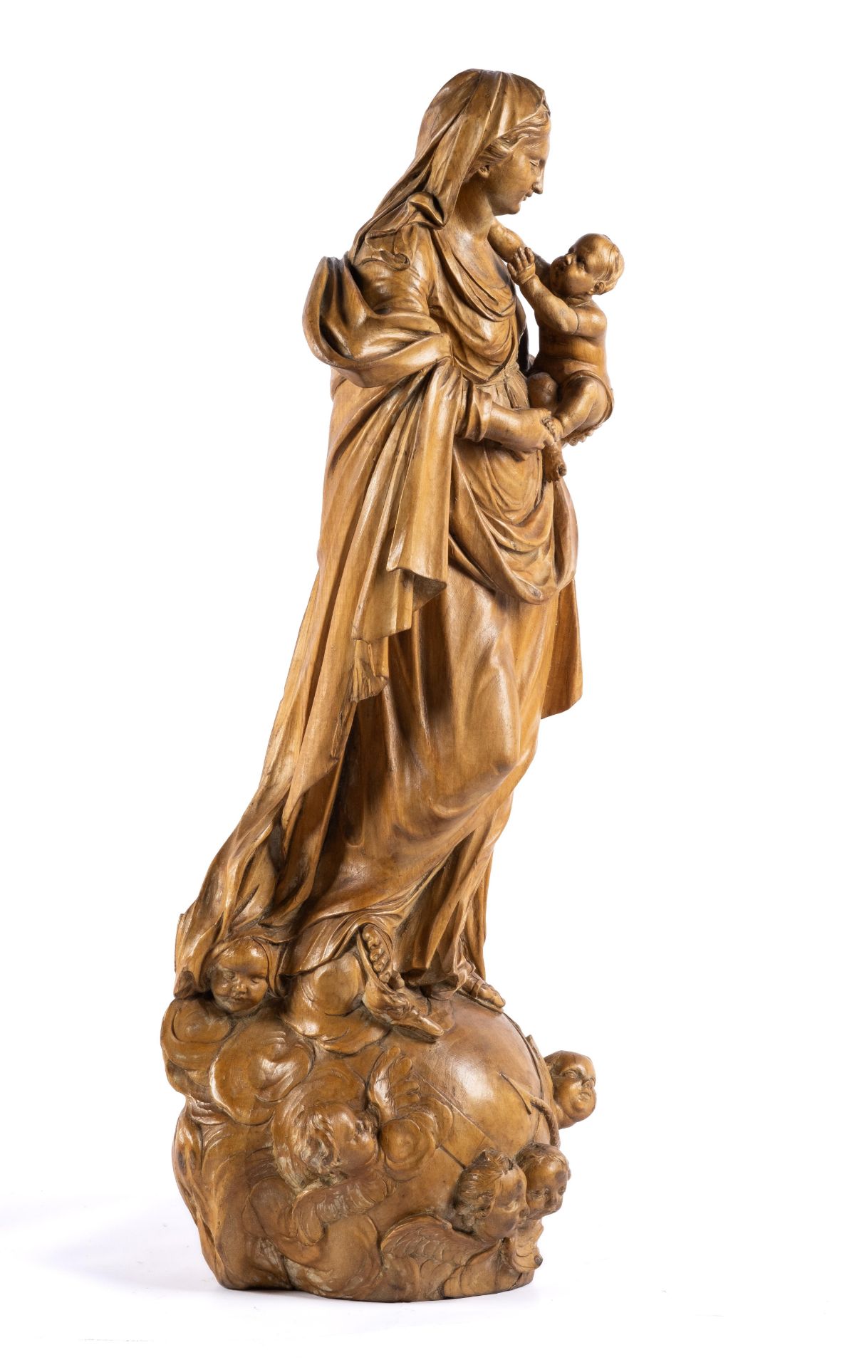 A Flemish carved limewood figure of the Virgin and Child atop the Globe - Bild 6 aus 8