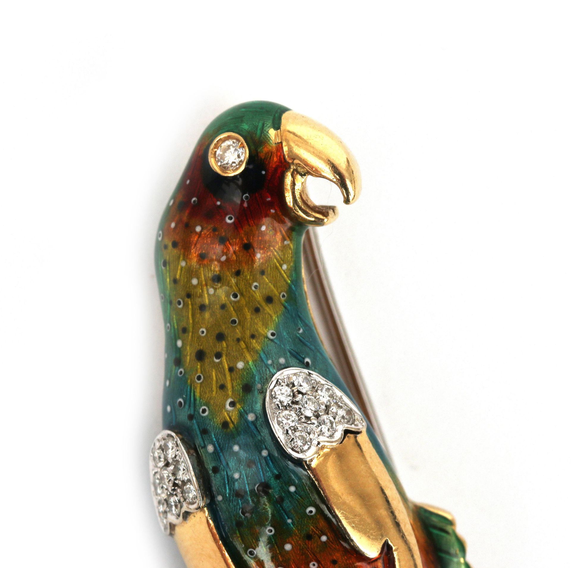 An 18 karat bi-colour gold diamond and enamel parrot brooch  - Bild 2 aus 3
