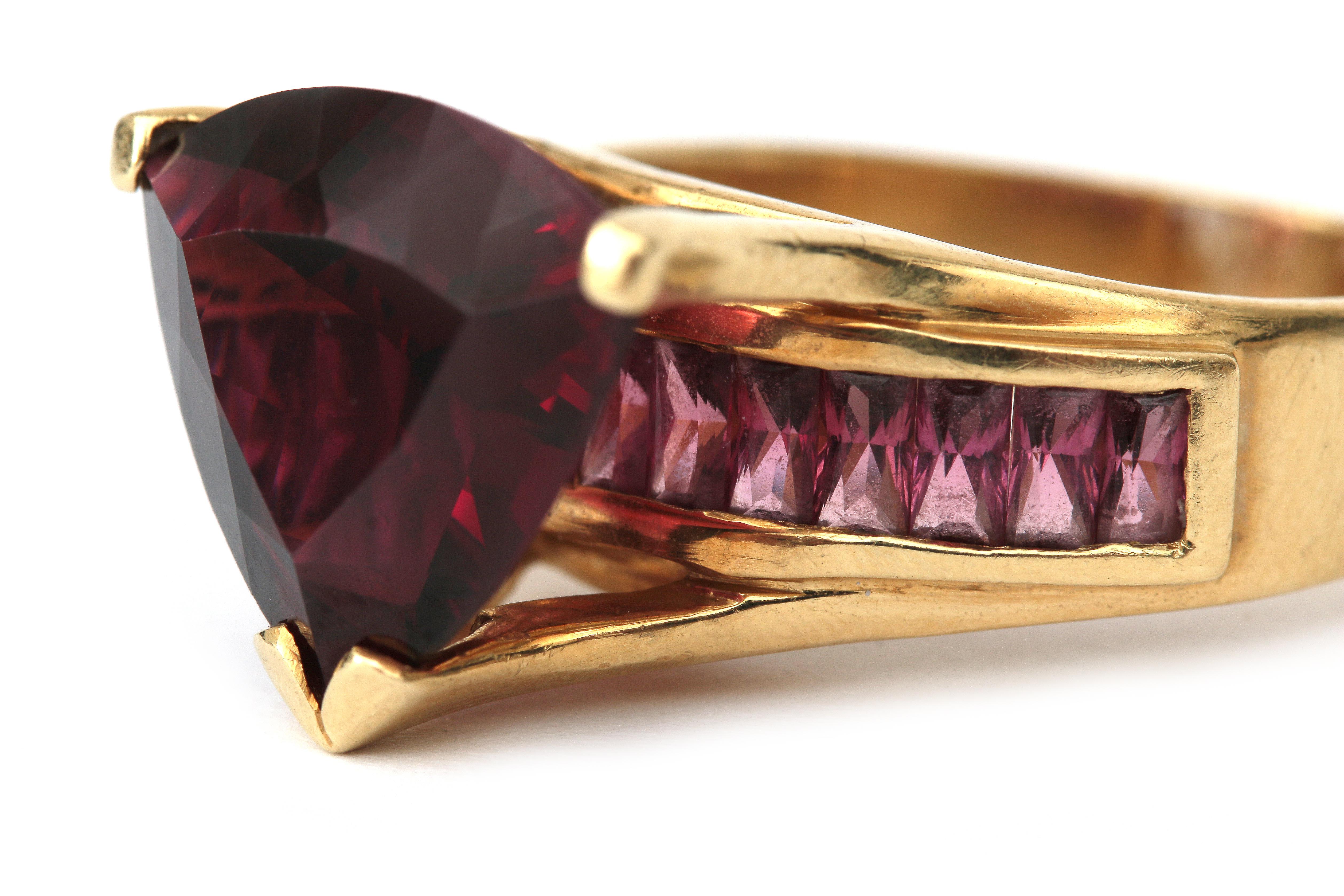 An 18 karat gold rubelite tourmaline ring - Image 4 of 4