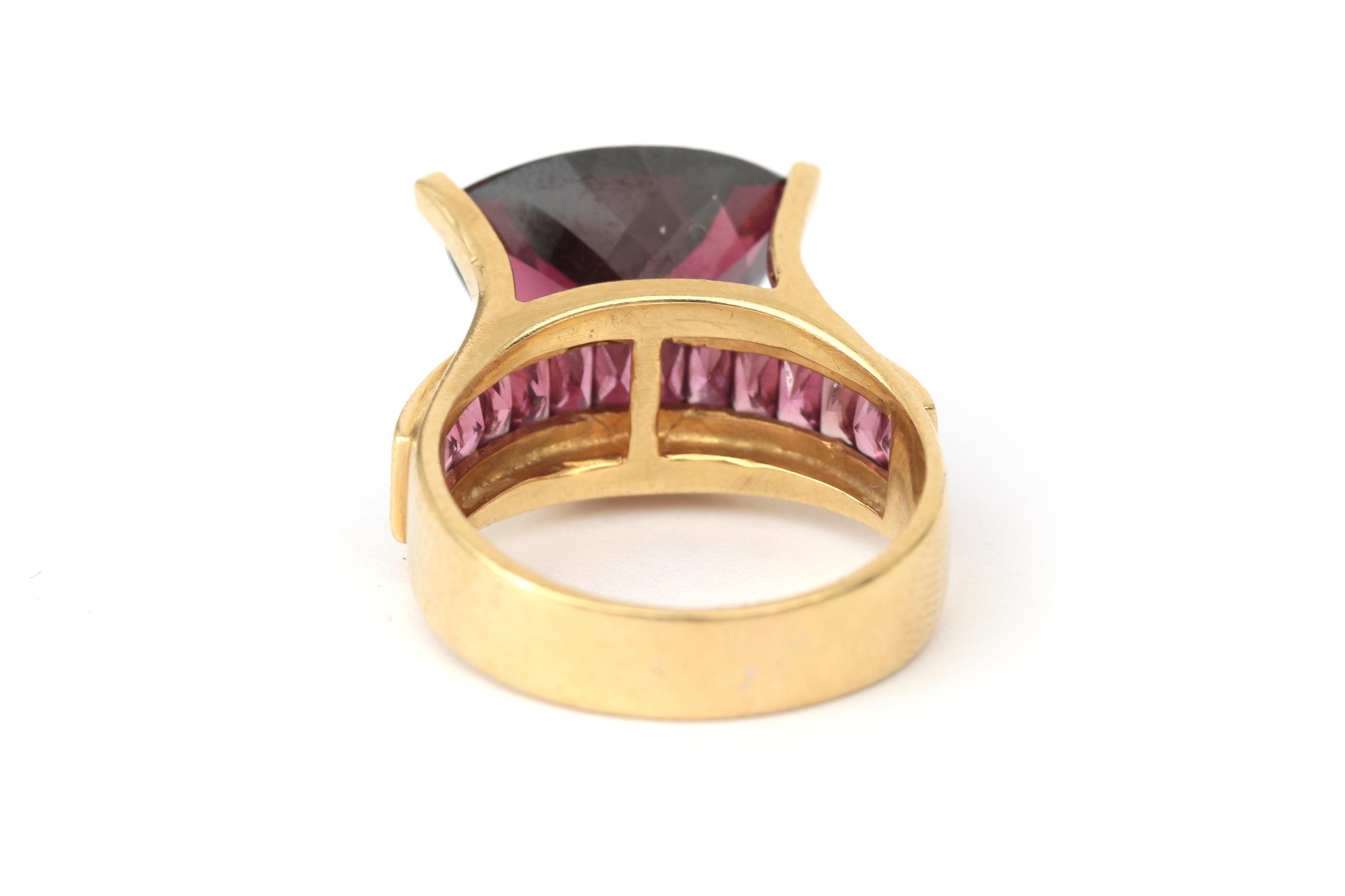 An 18 karat gold rubelite tourmaline ring - Image 3 of 4