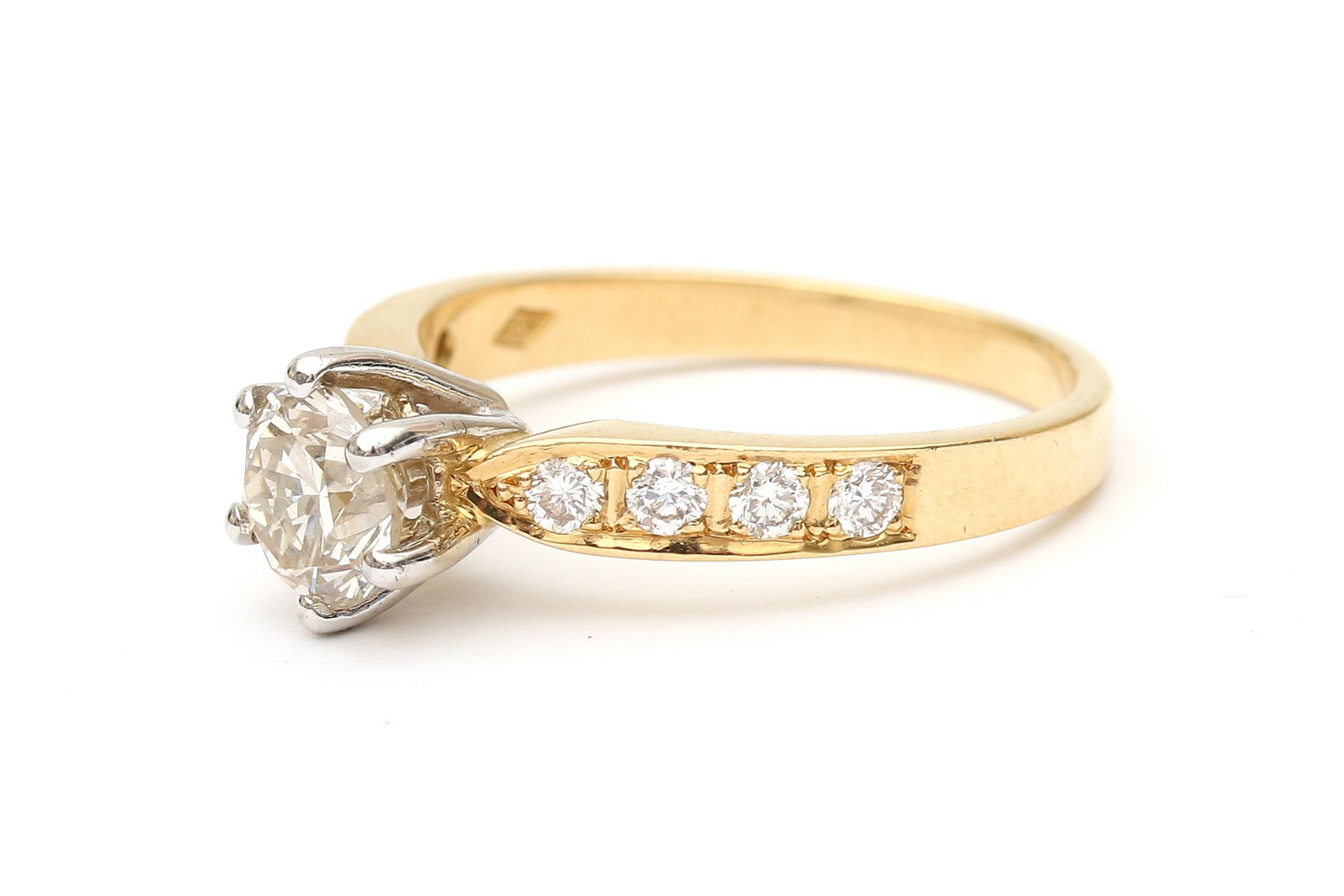 An 18 carat yellow gold diamond solitaire ring  - Bild 3 aus 6