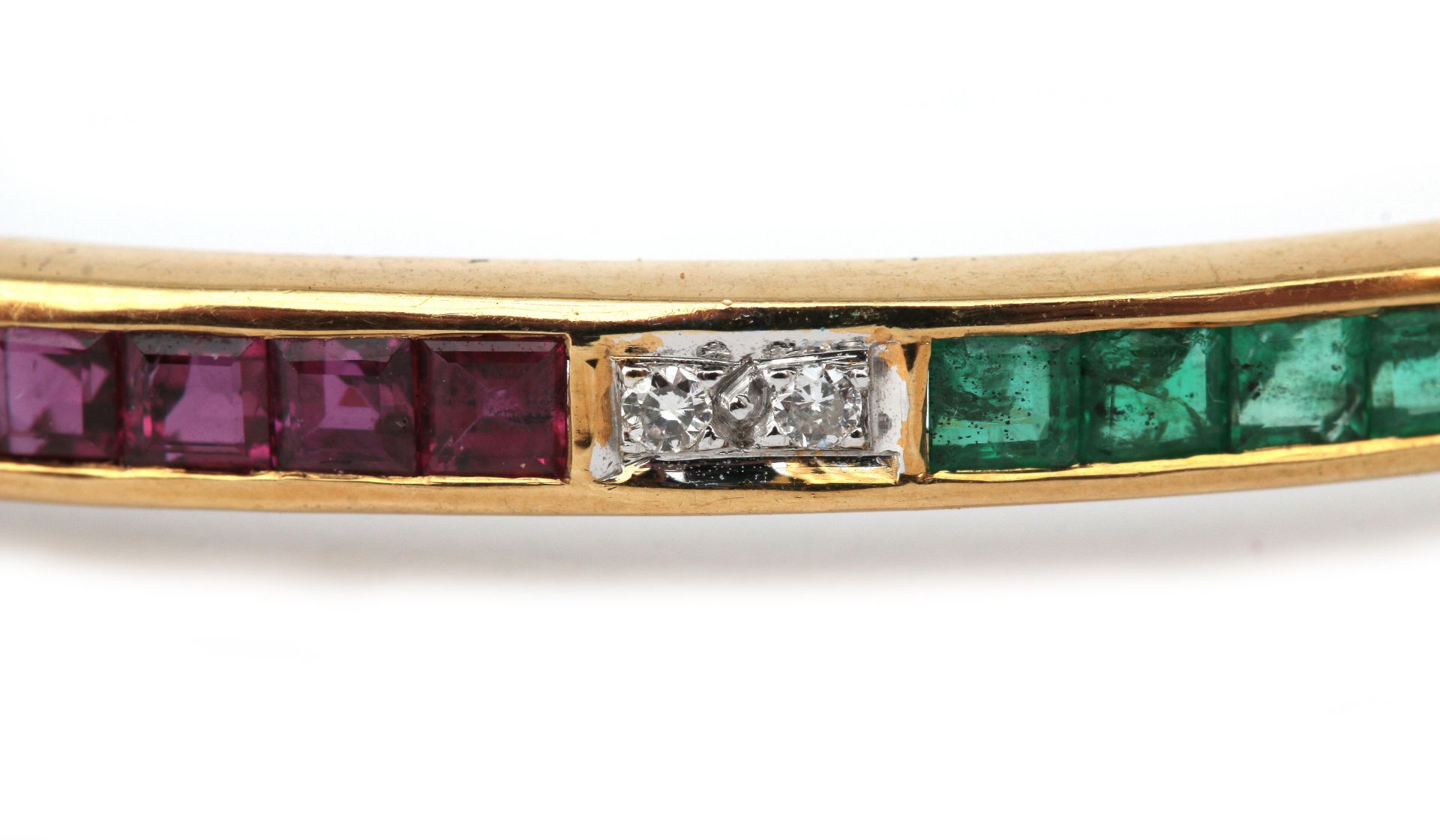 An 18 karat gold diamond, ruby, emerald and sapphire bangle - Bild 3 aus 3