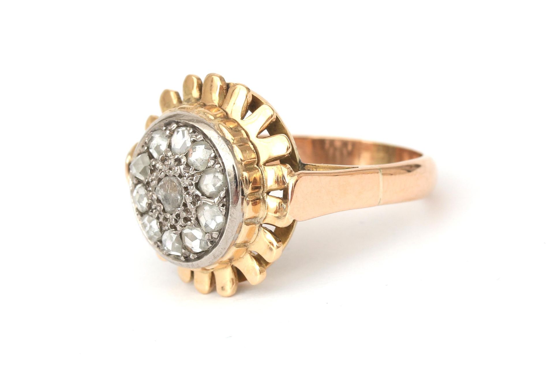 An 18 karat gold rose cut diamond cluster ring - Bild 2 aus 4
